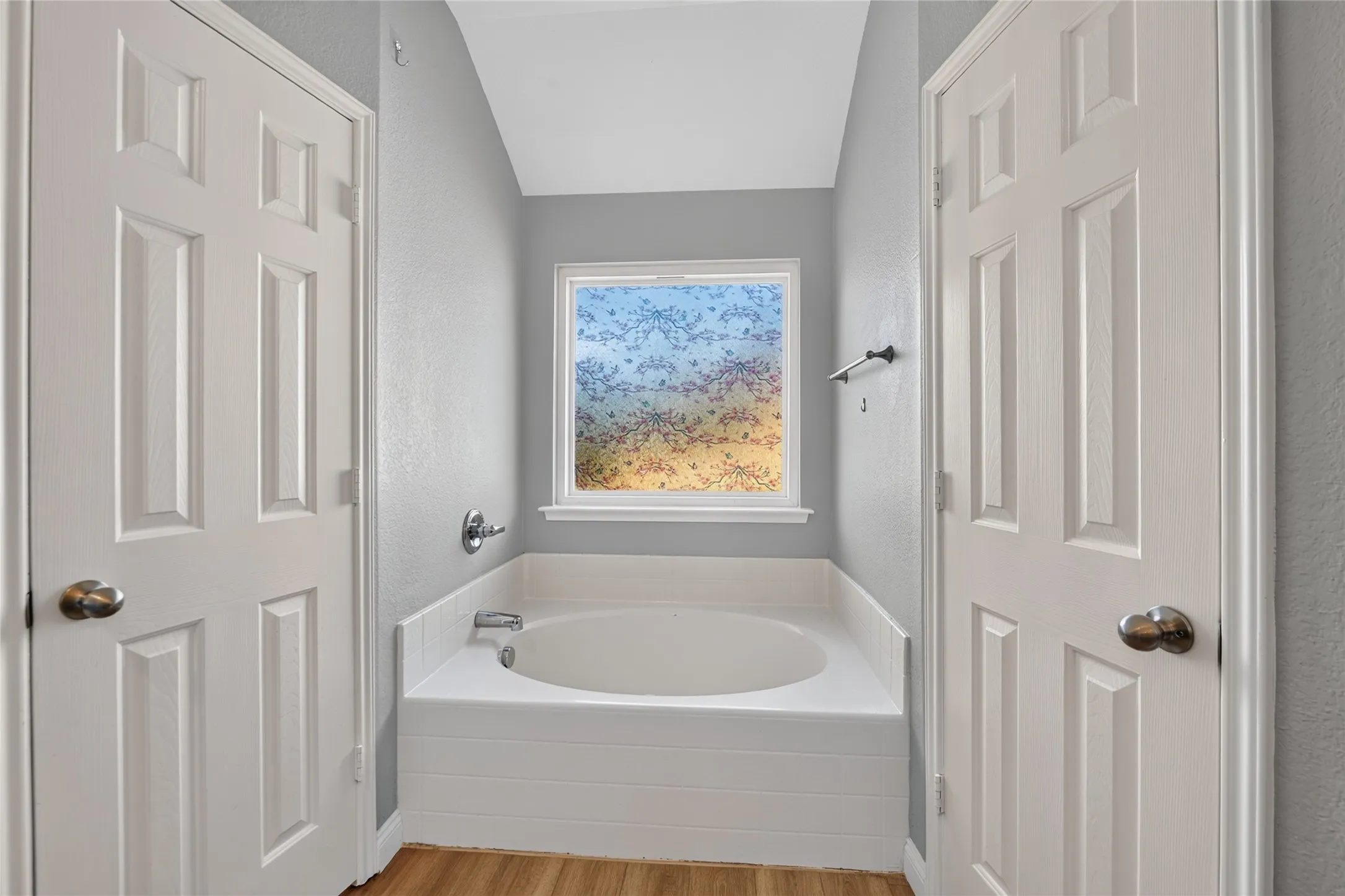 Single Family Residence For Rent in Tarrant County , 8205 Mule Deer Run, Fort Worth, Texas 76179, 3 Bedroom, 2 Bathroom, 2 Garage spaces, 1,437 Sqft, built in 2007, mls#21406124, Real Estate Agent in Fort Worth, Homes For Rent in Tarrant county, Homes For Rent in Fort Worth, Realtor in Fort Worth Texas, Real Estate Brokerage Independent Realty Texas, Luminita Cordes Realtor