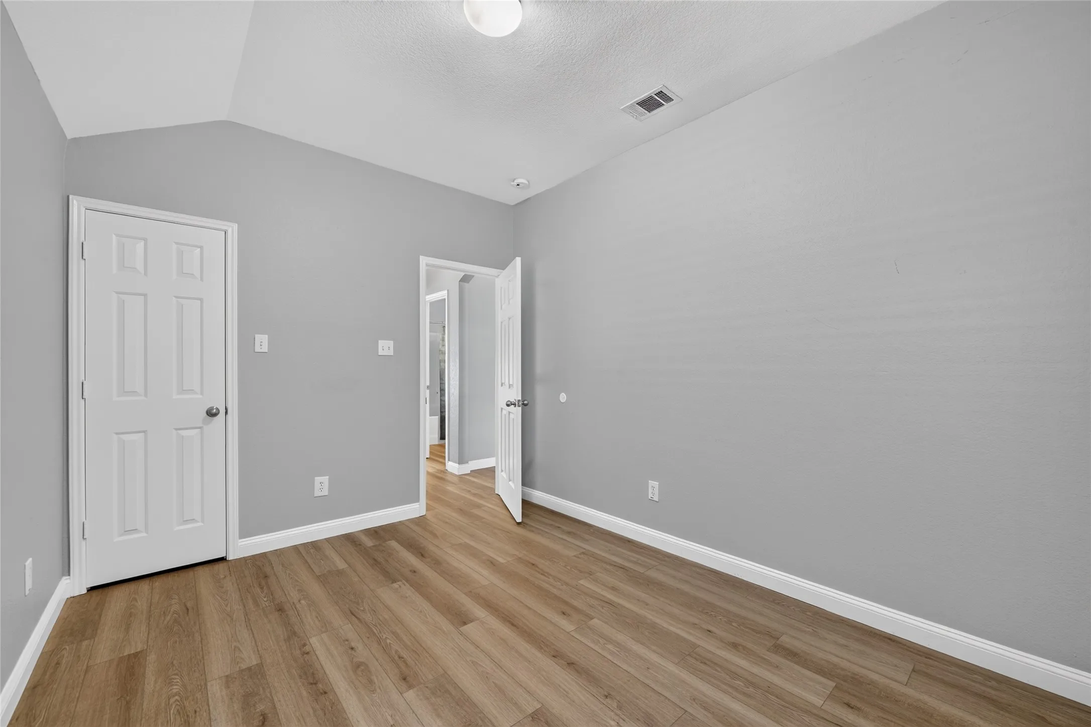 Single Family Residence For Rent in Tarrant County , 8205 Mule Deer Run, Fort Worth, Texas 76179, 3 Bedroom, 2 Bathroom, 2 Garage spaces, 1,437 Sqft, built in 2007, mls#21406124, Real Estate Agent in Fort Worth, Homes For Rent in Tarrant county, Homes For Rent in Fort Worth, Realtor in Fort Worth Texas, Real Estate Brokerage Independent Realty Texas, Luminita Cordes Realtor