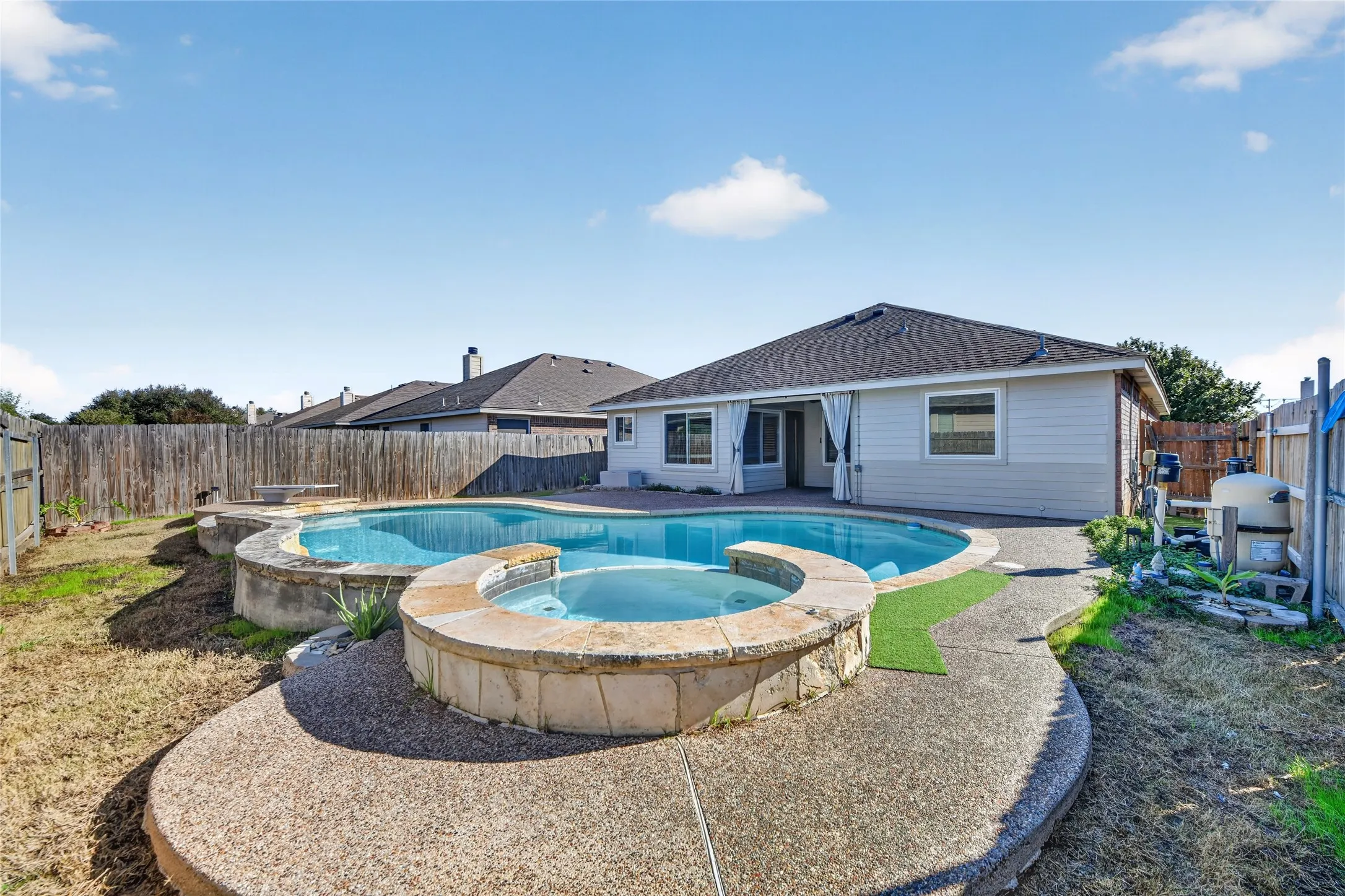 Single Family Residence For Rent in Tarrant County , 8205 Mule Deer Run, Fort Worth, Texas 76179, 3 Bedroom, 2 Bathroom, 2 Garage spaces, 1,437 Sqft, built in 2007, mls#21406124, Real Estate Agent in Fort Worth, Homes For Rent in Tarrant county, Homes For Rent in Fort Worth, Realtor in Fort Worth Texas, Real Estate Brokerage Independent Realty Texas, Luminita Cordes Realtor