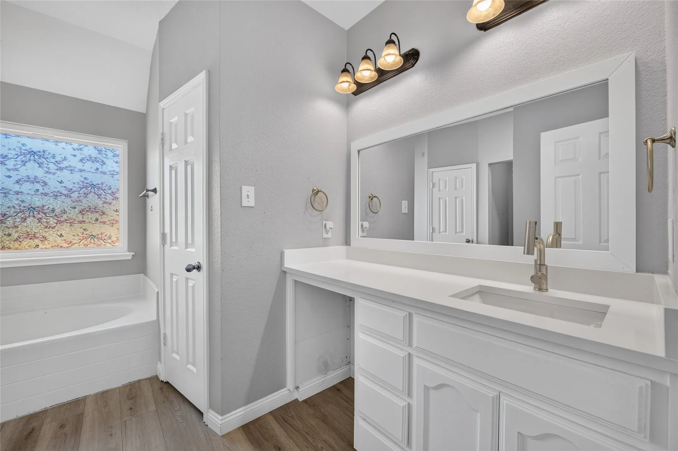 Single Family Residence For Rent in Tarrant County , 8205 Mule Deer Run, Fort Worth, Texas 76179, 3 Bedroom, 2 Bathroom, 2 Garage spaces, 1,437 Sqft, built in 2007, mls#21406124, Real Estate Agent in Fort Worth, Homes For Rent in Tarrant county, Homes For Rent in Fort Worth, Realtor in Fort Worth Texas, Real Estate Brokerage Independent Realty Texas, Luminita Cordes Realtor