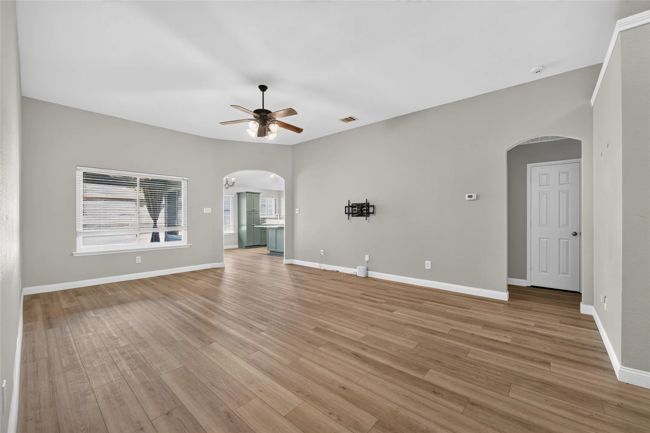 Single Family Residence For Rent in Tarrant County , 8205 Mule Deer Run, Fort Worth, Texas 76179, 3 Bedroom, 2 Bathroom, 2 Garage spaces, 1,437 Sqft, built in 2007, mls#21406124, Real Estate Agent in Fort Worth, Homes For Rent in Tarrant county, Homes For Rent in Fort Worth, Realtor in Fort Worth Texas, Real Estate Brokerage Independent Realty Texas, Luminita Cordes Realtor
