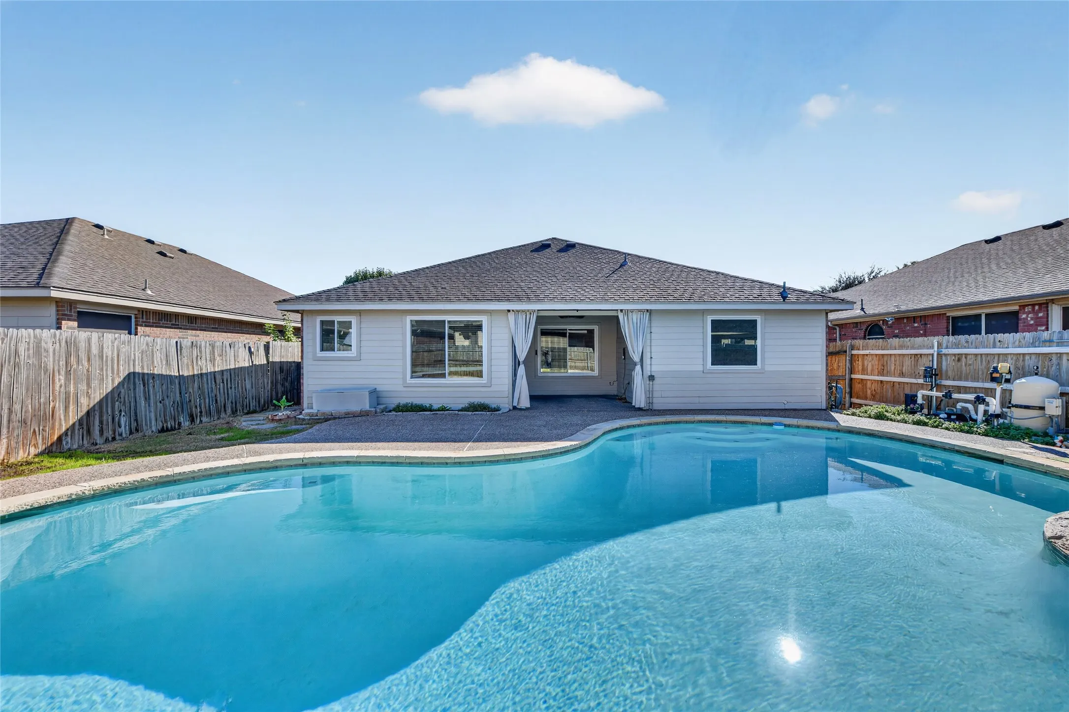 Single Family Residence For Rent in Tarrant County , 8205 Mule Deer Run, Fort Worth, Texas 76179, 3 Bedroom, 2 Bathroom, 2 Garage spaces, 1,437 Sqft, built in 2007, mls#21406124, Real Estate Agent in Fort Worth, Homes For Rent in Tarrant county, Homes For Rent in Fort Worth, Realtor in Fort Worth Texas, Real Estate Brokerage Independent Realty Texas, Luminita Cordes Realtor