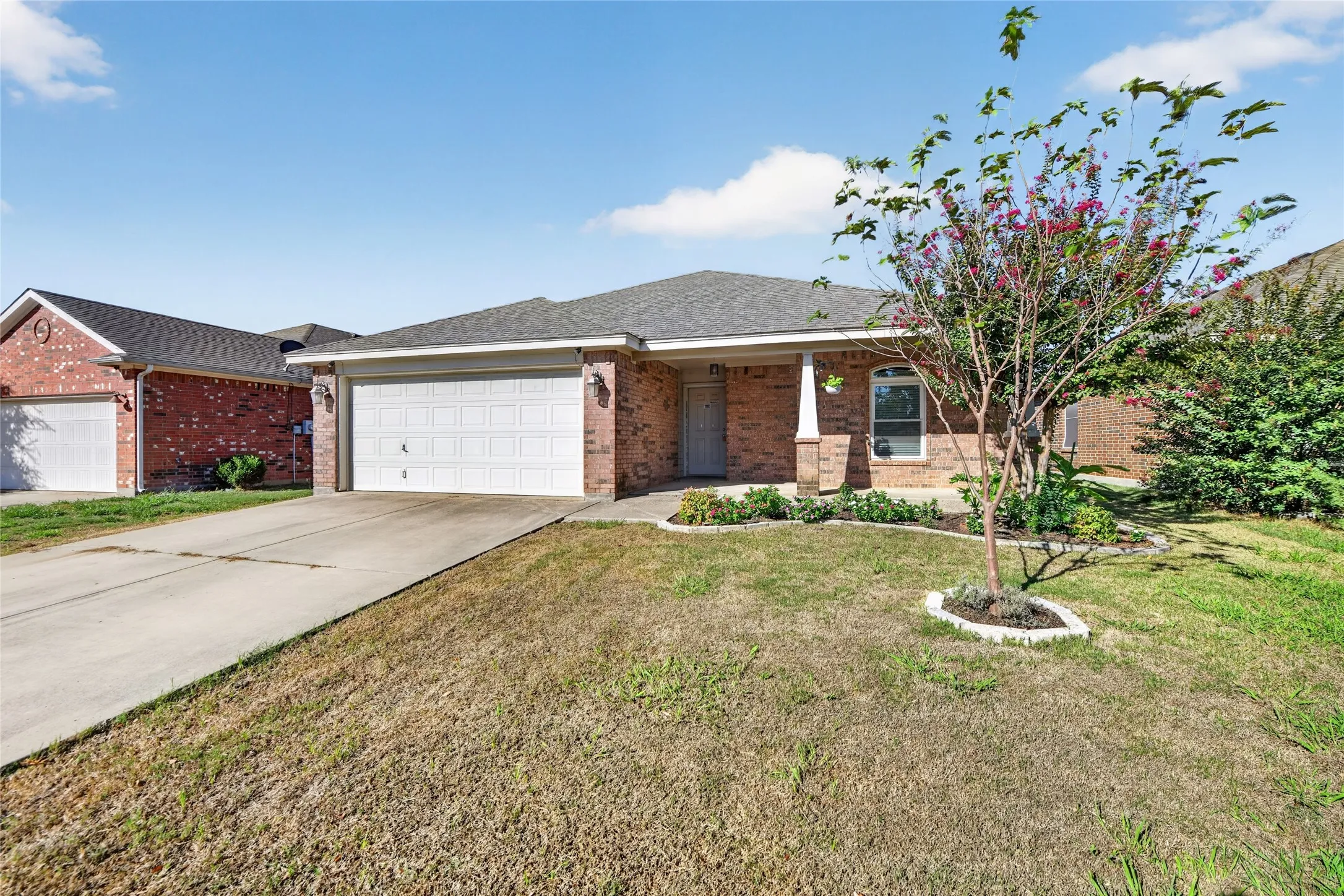 Single Family Residence For Rent in Tarrant County , 8205 Mule Deer Run, Fort Worth, Texas 76179, 3 Bedroom, 2 Bathroom, 2 Garage spaces, 1,437 Sqft, built in 2007, mls#21406124, Real Estate Agent in Fort Worth, Homes For Rent in Tarrant county, Homes For Rent in Fort Worth, Realtor in Fort Worth Texas, Real Estate Brokerage Independent Realty Texas, Luminita Cordes Realtor