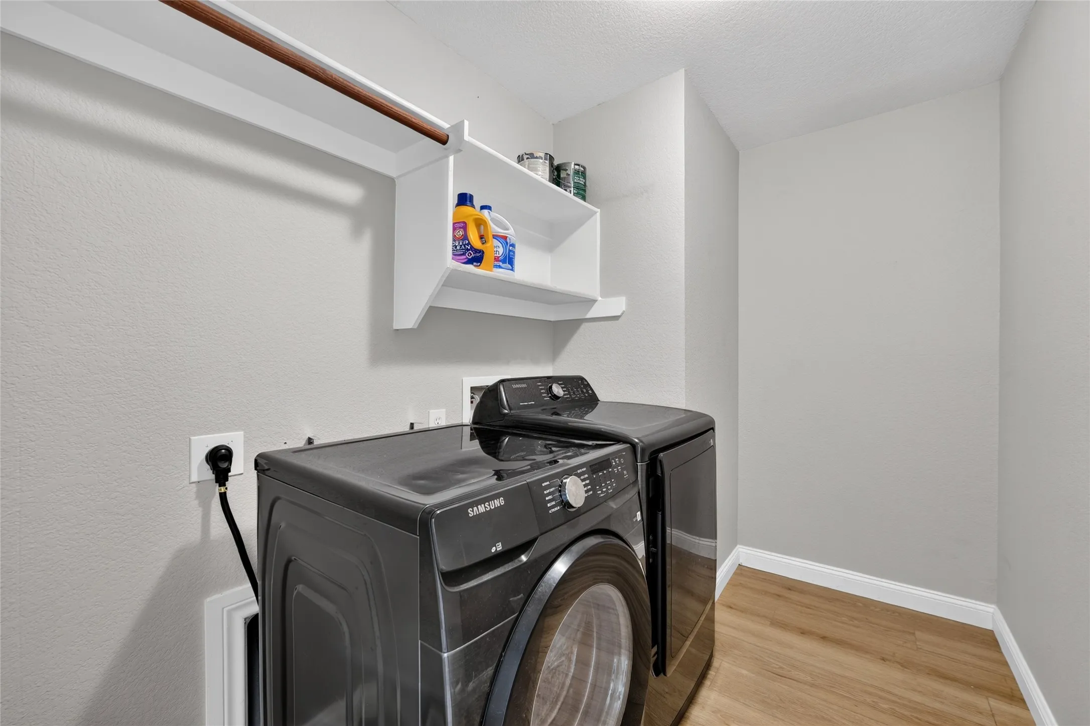 Single Family Residence For Rent in Tarrant County , 8205 Mule Deer Run, Fort Worth, Texas 76179, 3 Bedroom, 2 Bathroom, 2 Garage spaces, 1,437 Sqft, built in 2007, mls#21406124, Real Estate Agent in Fort Worth, Homes For Rent in Tarrant county, Homes For Rent in Fort Worth, Realtor in Fort Worth Texas, Real Estate Brokerage Independent Realty Texas, Luminita Cordes Realtor