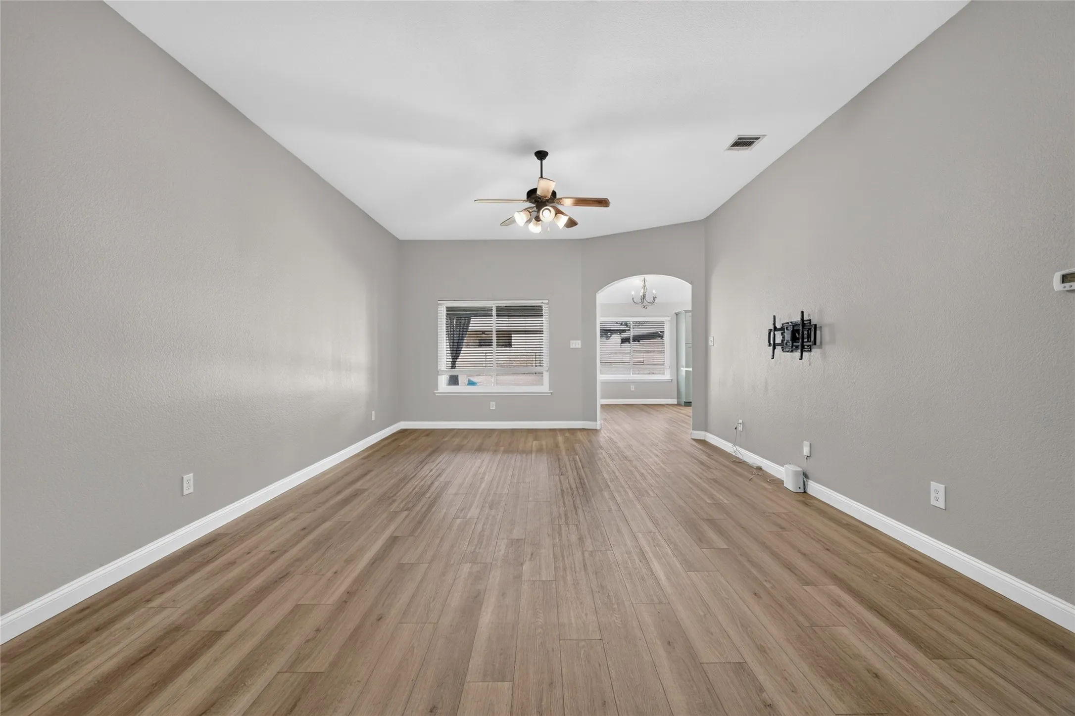 Single Family Residence For Rent in Tarrant County , 8205 Mule Deer Run, Fort Worth, Texas 76179, 3 Bedroom, 2 Bathroom, 2 Garage spaces, 1,437 Sqft, built in 2007, mls#21406124, Real Estate Agent in Fort Worth, Homes For Rent in Tarrant county, Homes For Rent in Fort Worth, Realtor in Fort Worth Texas, Real Estate Brokerage Independent Realty Texas, Luminita Cordes Realtor