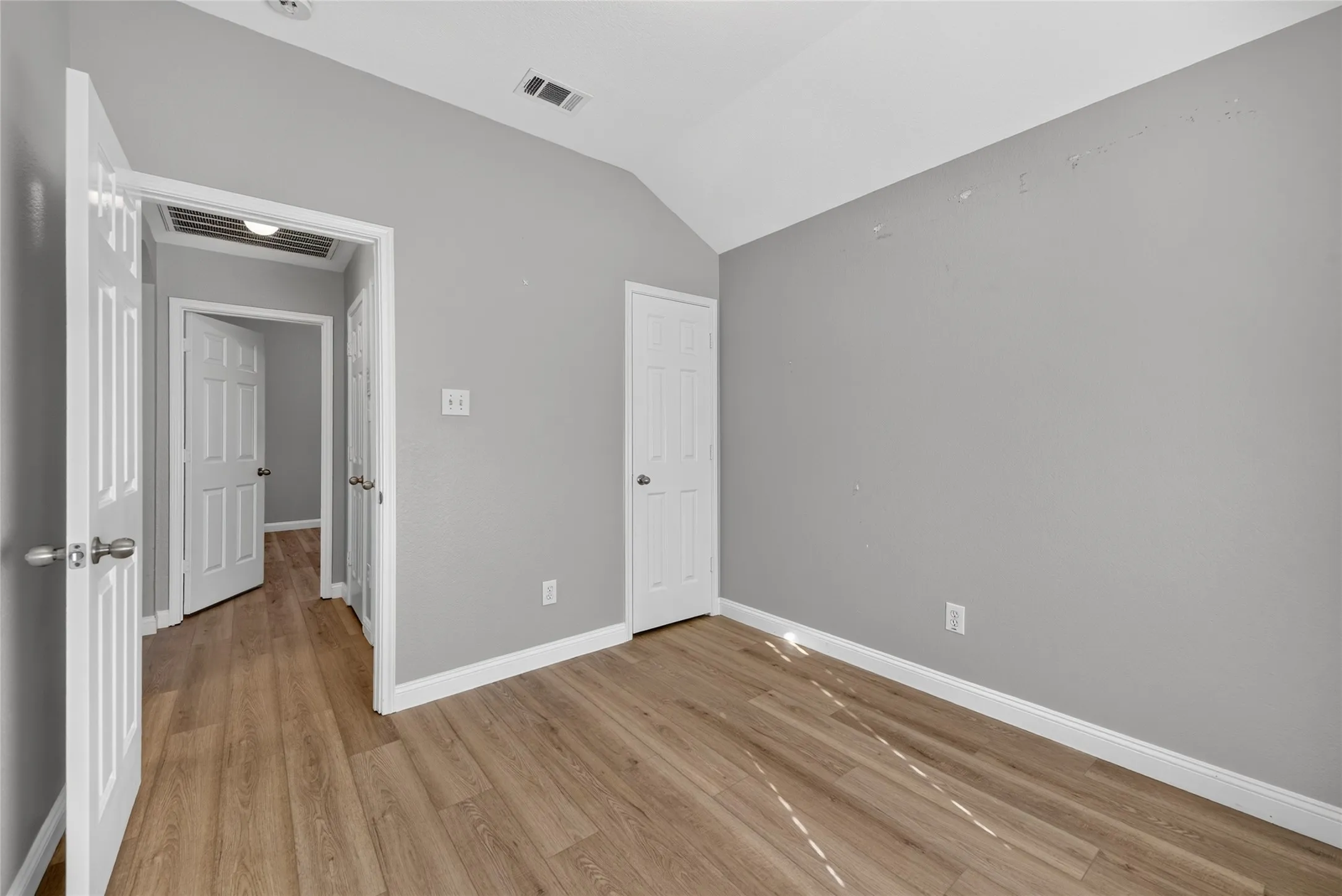 Single Family Residence For Rent in Tarrant County , 8205 Mule Deer Run, Fort Worth, Texas 76179, 3 Bedroom, 2 Bathroom, 2 Garage spaces, 1,437 Sqft, built in 2007, mls#21406124, Real Estate Agent in Fort Worth, Homes For Rent in Tarrant county, Homes For Rent in Fort Worth, Realtor in Fort Worth Texas, Real Estate Brokerage Independent Realty Texas, Luminita Cordes Realtor