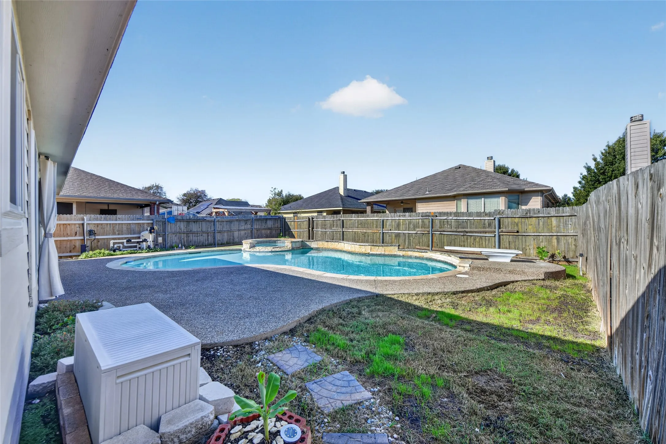 Single Family Residence For Rent in Tarrant County , 8205 Mule Deer Run, Fort Worth, Texas 76179, 3 Bedroom, 2 Bathroom, 2 Garage spaces, 1,437 Sqft, built in 2007, mls#21406124, Real Estate Agent in Fort Worth, Homes For Rent in Tarrant county, Homes For Rent in Fort Worth, Realtor in Fort Worth Texas, Real Estate Brokerage Independent Realty Texas, Luminita Cordes Realtor
