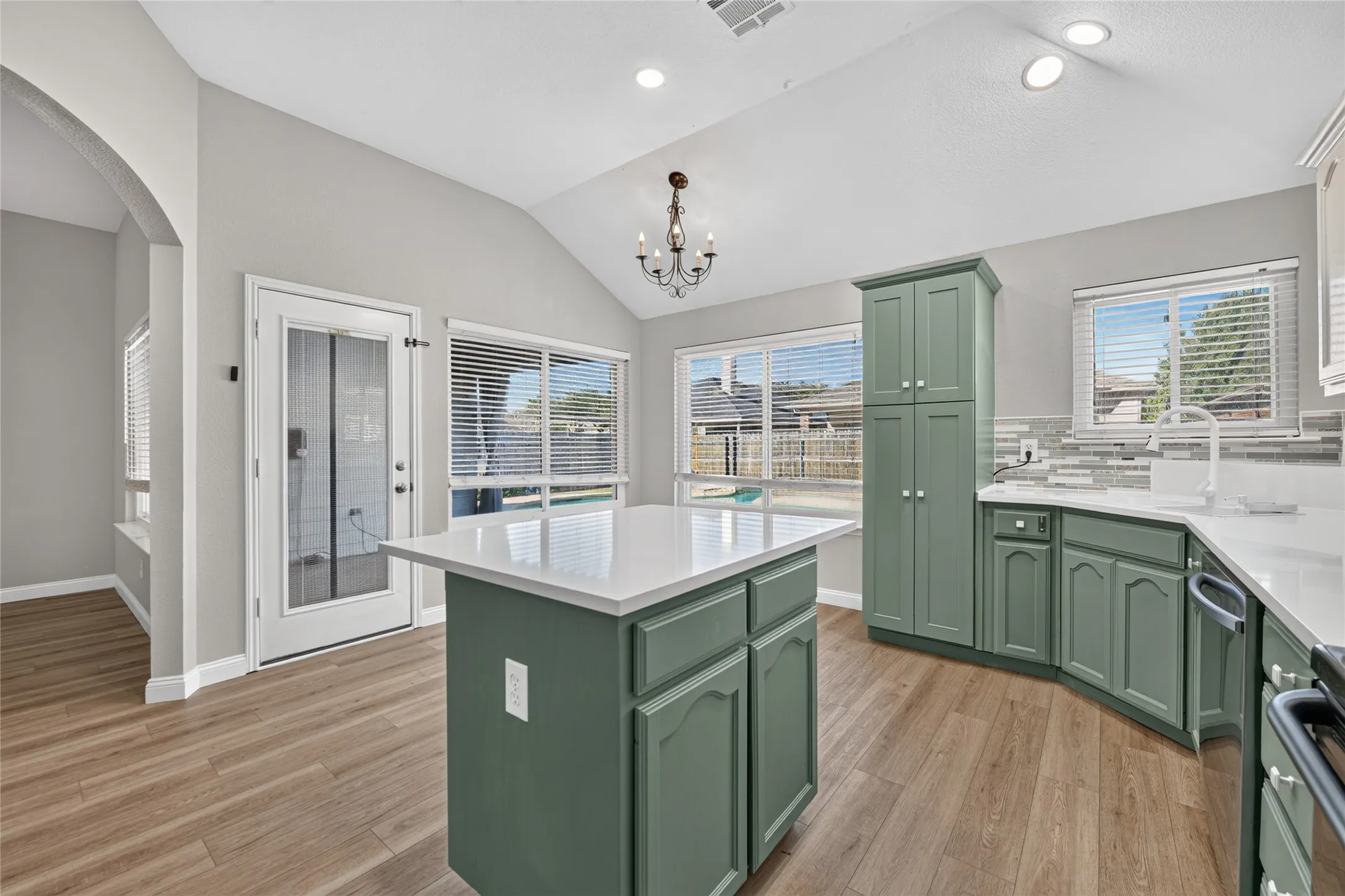 Single Family Residence For Rent in Tarrant County , 8205 Mule Deer Run, Fort Worth, Texas 76179, 3 Bedroom, 2 Bathroom, 2 Garage spaces, 1,437 Sqft, built in 2007, mls#21406124, Real Estate Agent in Fort Worth, Homes For Rent in Tarrant county, Homes For Rent in Fort Worth, Realtor in Fort Worth Texas, Real Estate Brokerage Independent Realty Texas, Luminita Cordes Realtor