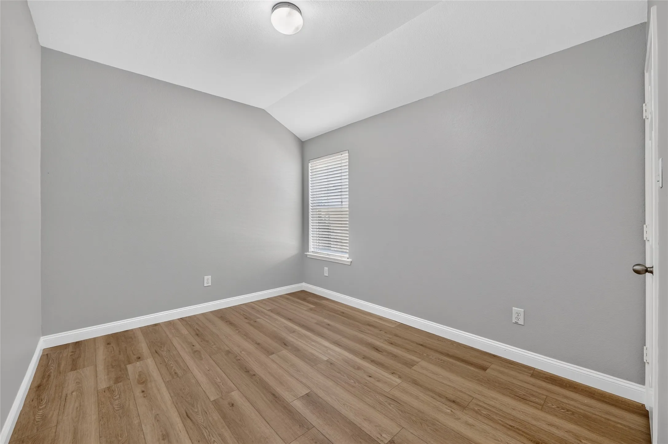 Single Family Residence For Rent in Tarrant County , 8205 Mule Deer Run, Fort Worth, Texas 76179, 3 Bedroom, 2 Bathroom, 2 Garage spaces, 1,437 Sqft, built in 2007, mls#21406124, Real Estate Agent in Fort Worth, Homes For Rent in Tarrant county, Homes For Rent in Fort Worth, Realtor in Fort Worth Texas, Real Estate Brokerage Independent Realty Texas, Luminita Cordes Realtor