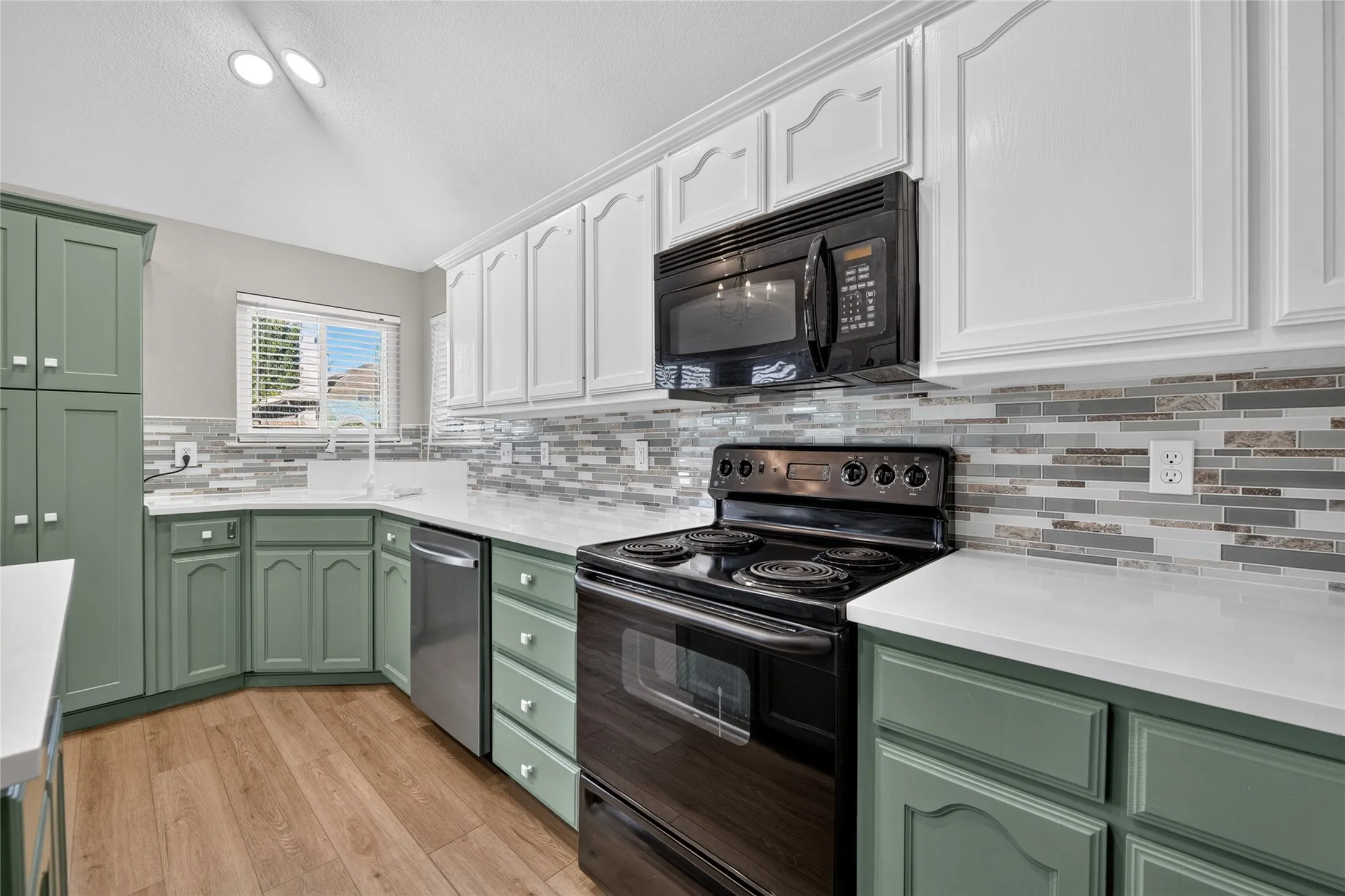 Single Family Residence For Rent in Tarrant County , 8205 Mule Deer Run, Fort Worth, Texas 76179, 3 Bedroom, 2 Bathroom, 2 Garage spaces, 1,437 Sqft, built in 2007, mls#21406124, Real Estate Agent in Fort Worth, Homes For Rent in Tarrant county, Homes For Rent in Fort Worth, Realtor in Fort Worth Texas, Real Estate Brokerage Independent Realty Texas, Luminita Cordes Realtor