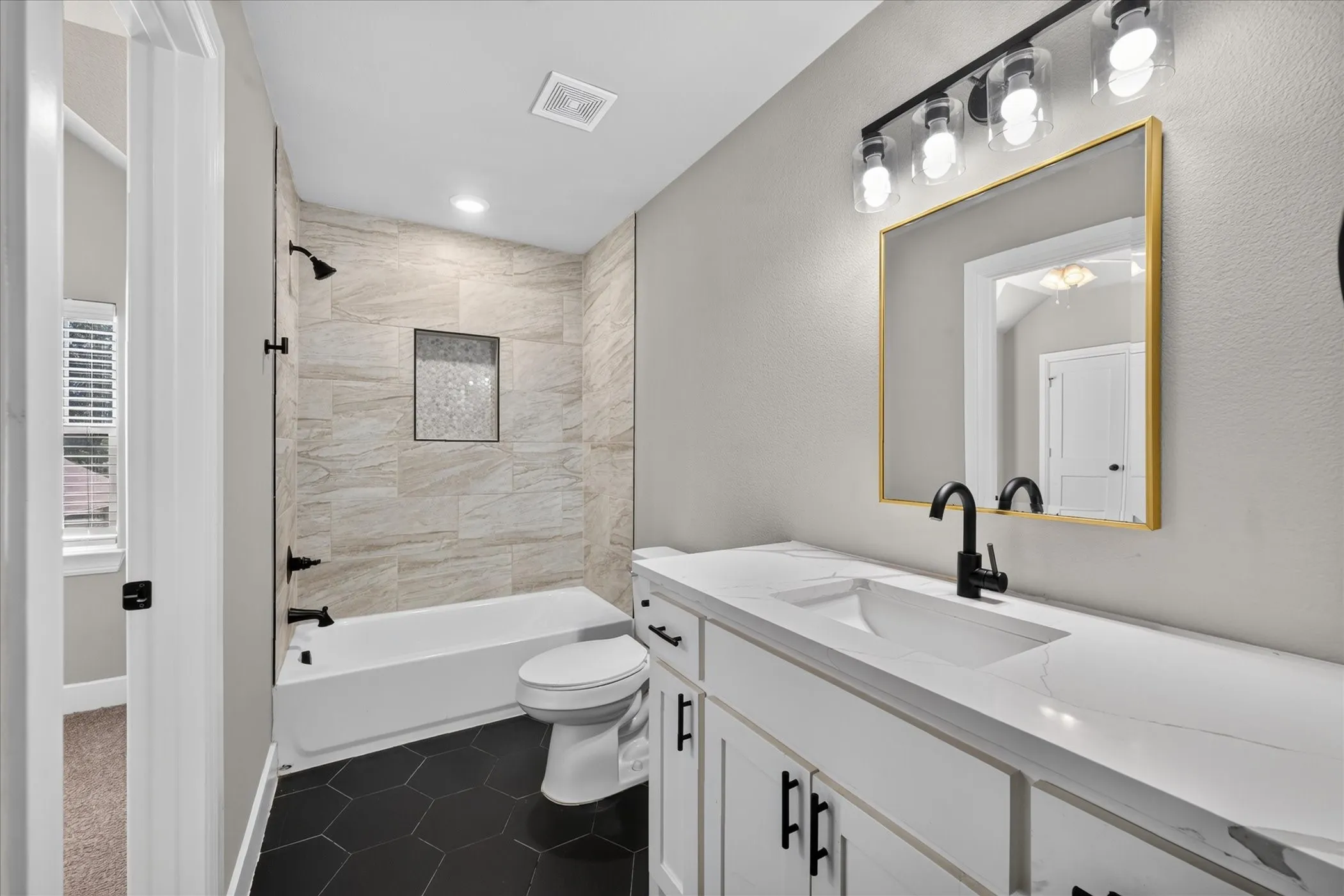Single Family Residence For Rent in Grayson County , 423 W Monterey Street, Denison, Texas 75020, 3 Bedroom, 3 Bathroom, 1 Garage spaces, 1,560 Sqft, built in 2023, mls#21397052, Real Estate Agent in Denison, Homes For Rent in Grayson county, Homes For Rent in Denison, Realtor in Denison Texas, Real Estate Brokerage Independent Realty Texas, Luminita Cordes Realtor