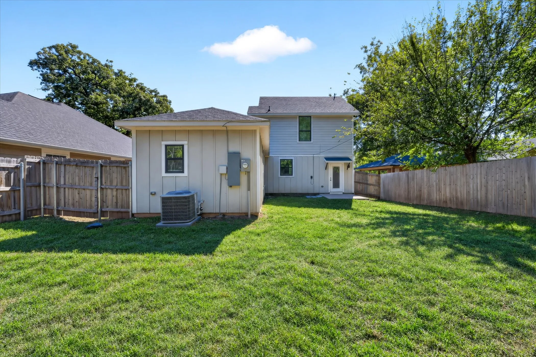 Single Family Residence For Rent in Grayson County , 423 W Monterey Street, Denison, Texas 75020, 3 Bedroom, 3 Bathroom, 1 Garage spaces, 1,560 Sqft, built in 2023, mls#21397052, Real Estate Agent in Denison, Homes For Rent in Grayson county, Homes For Rent in Denison, Realtor in Denison Texas, Real Estate Brokerage Independent Realty Texas, Luminita Cordes Realtor