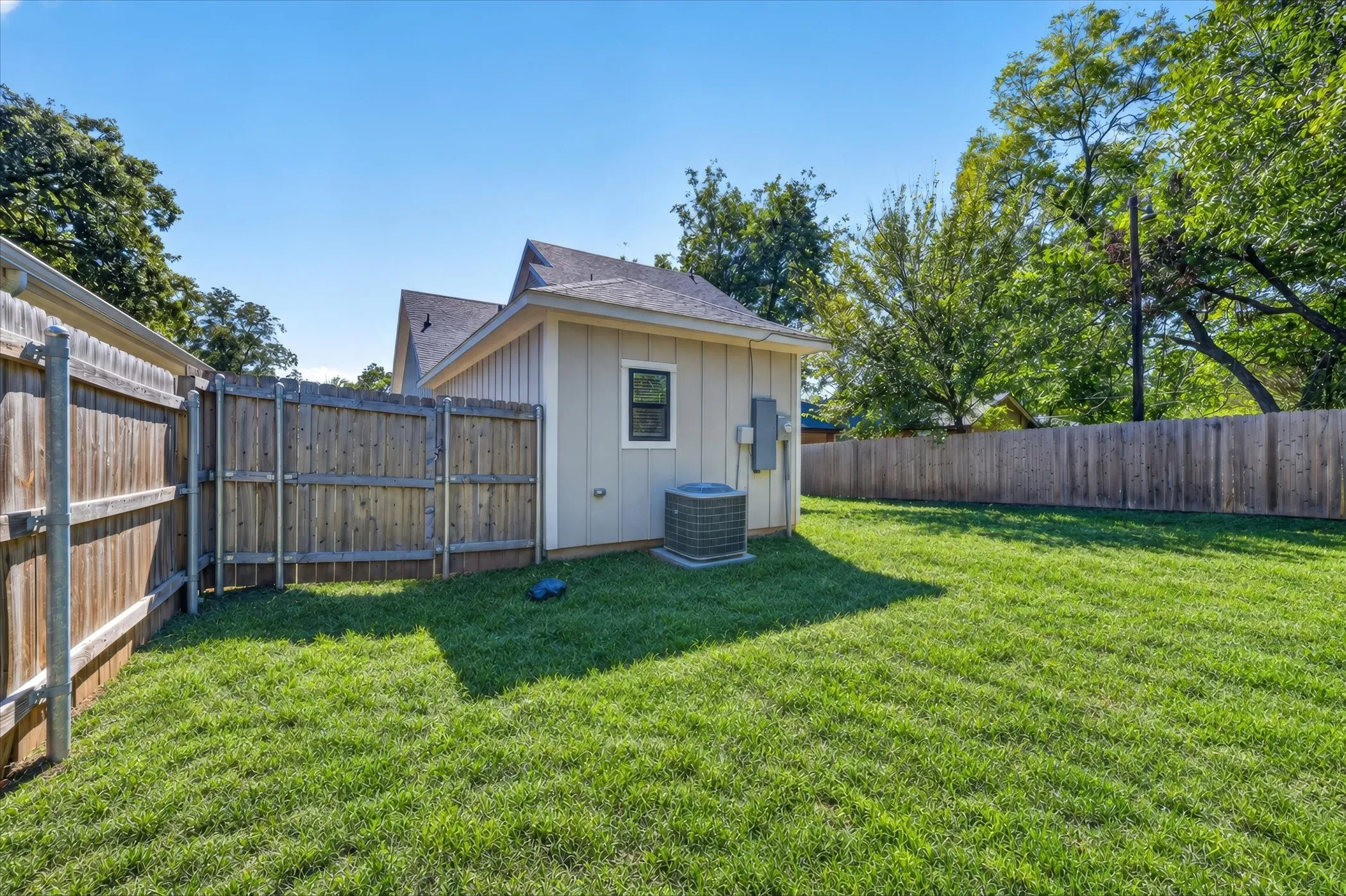 Single Family Residence For Rent in Grayson County , 423 W Monterey Street, Denison, Texas 75020, 3 Bedroom, 3 Bathroom, 1 Garage spaces, 1,560 Sqft, built in 2023, mls#21397052, Real Estate Agent in Denison, Homes For Rent in Grayson county, Homes For Rent in Denison, Realtor in Denison Texas, Real Estate Brokerage Independent Realty Texas, Luminita Cordes Realtor