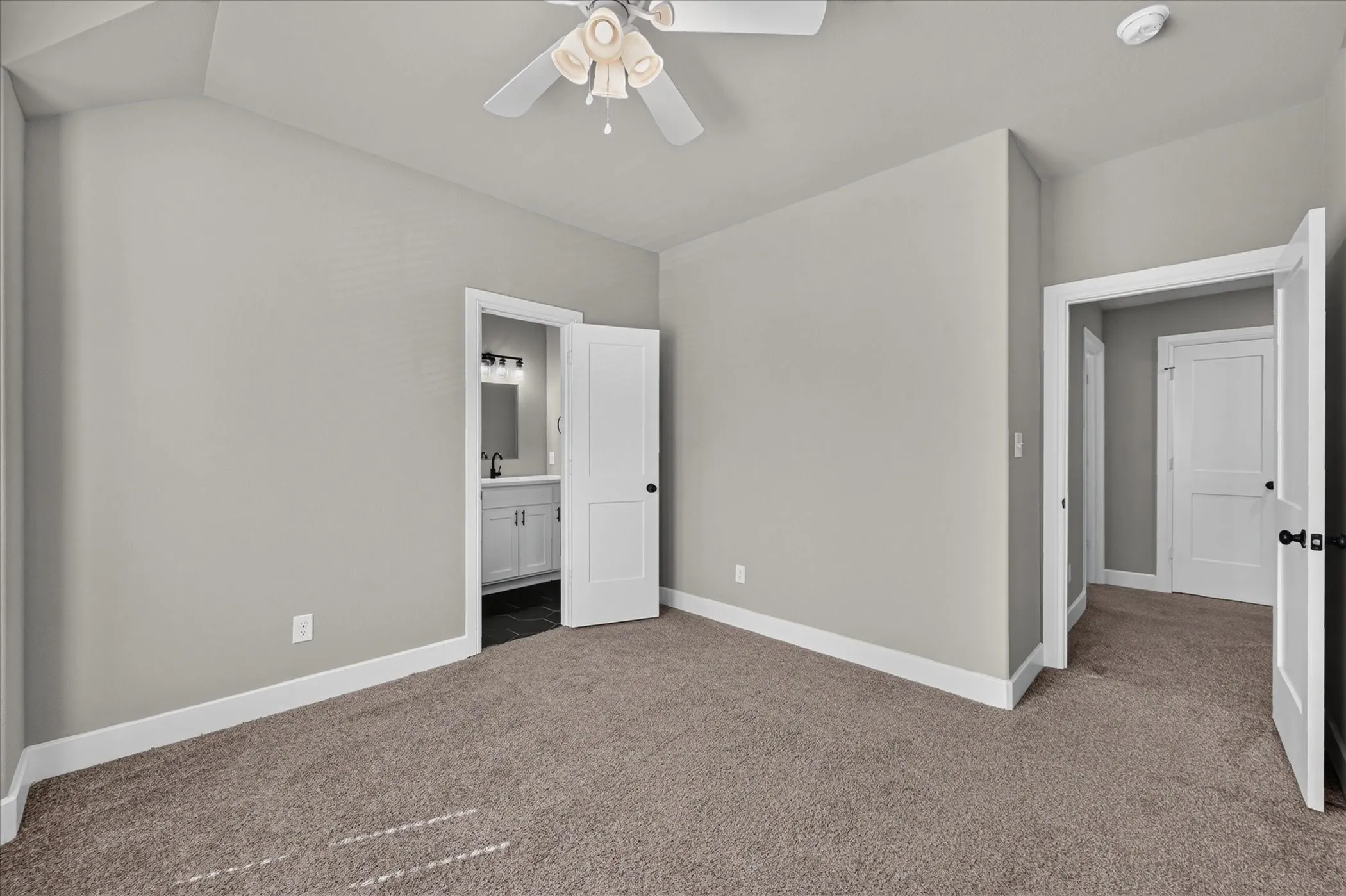 Single Family Residence For Rent in Grayson County , 423 W Monterey Street, Denison, Texas 75020, 3 Bedroom, 3 Bathroom, 1 Garage spaces, 1,560 Sqft, built in 2023, mls#21397052, Real Estate Agent in Denison, Homes For Rent in Grayson county, Homes For Rent in Denison, Realtor in Denison Texas, Real Estate Brokerage Independent Realty Texas, Luminita Cordes Realtor