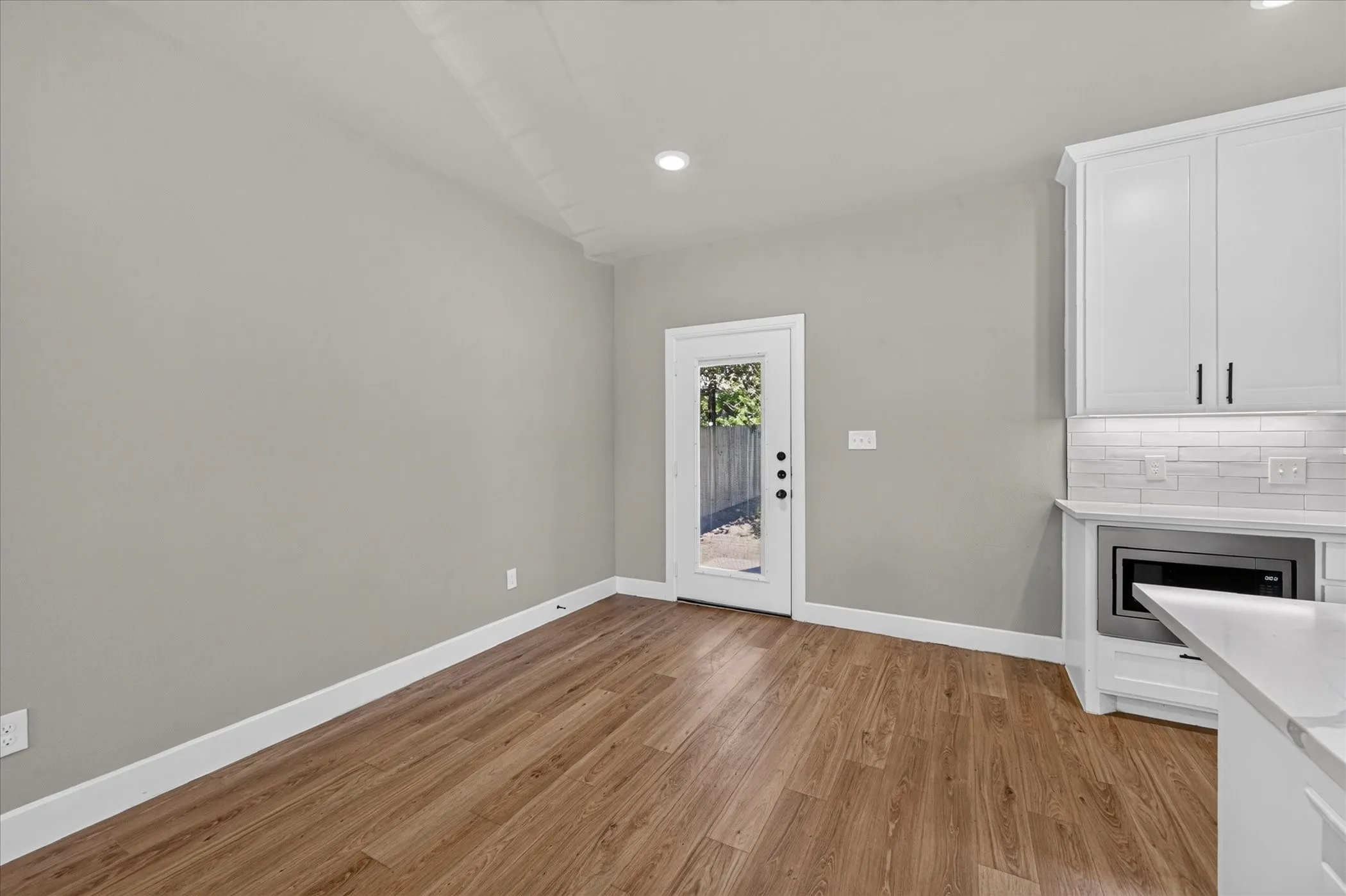 Single Family Residence For Rent in Grayson County , 423 W Monterey Street, Denison, Texas 75020, 3 Bedroom, 3 Bathroom, 1 Garage spaces, 1,560 Sqft, built in 2023, mls#21397052, Real Estate Agent in Denison, Homes For Rent in Grayson county, Homes For Rent in Denison, Realtor in Denison Texas, Real Estate Brokerage Independent Realty Texas, Luminita Cordes Realtor
