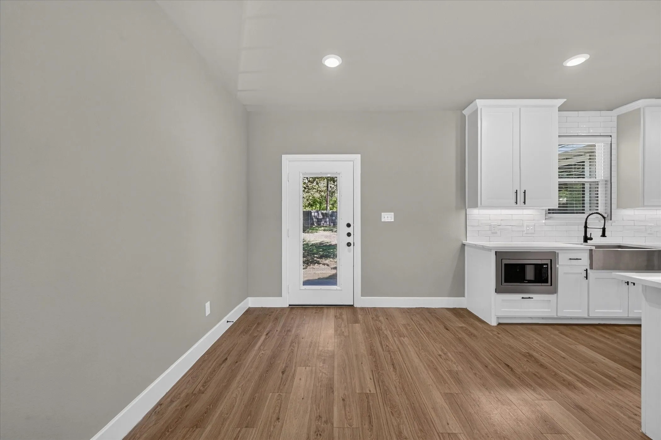 Single Family Residence For Rent in Grayson County , 423 W Monterey Street, Denison, Texas 75020, 3 Bedroom, 3 Bathroom, 1 Garage spaces, 1,560 Sqft, built in 2023, mls#21397052, Real Estate Agent in Denison, Homes For Rent in Grayson county, Homes For Rent in Denison, Realtor in Denison Texas, Real Estate Brokerage Independent Realty Texas, Luminita Cordes Realtor