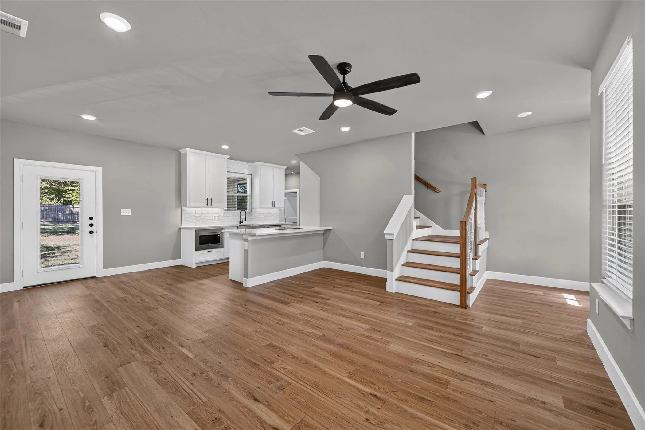 Single Family Residence For Rent in Grayson County , 423 W Monterey Street, Denison, Texas 75020, 3 Bedroom, 3 Bathroom, 1 Garage spaces, 1,560 Sqft, built in 2023, mls#21397052, Real Estate Agent in Denison, Homes For Rent in Grayson county, Homes For Rent in Denison, Realtor in Denison Texas, Real Estate Brokerage Independent Realty Texas, Luminita Cordes Realtor