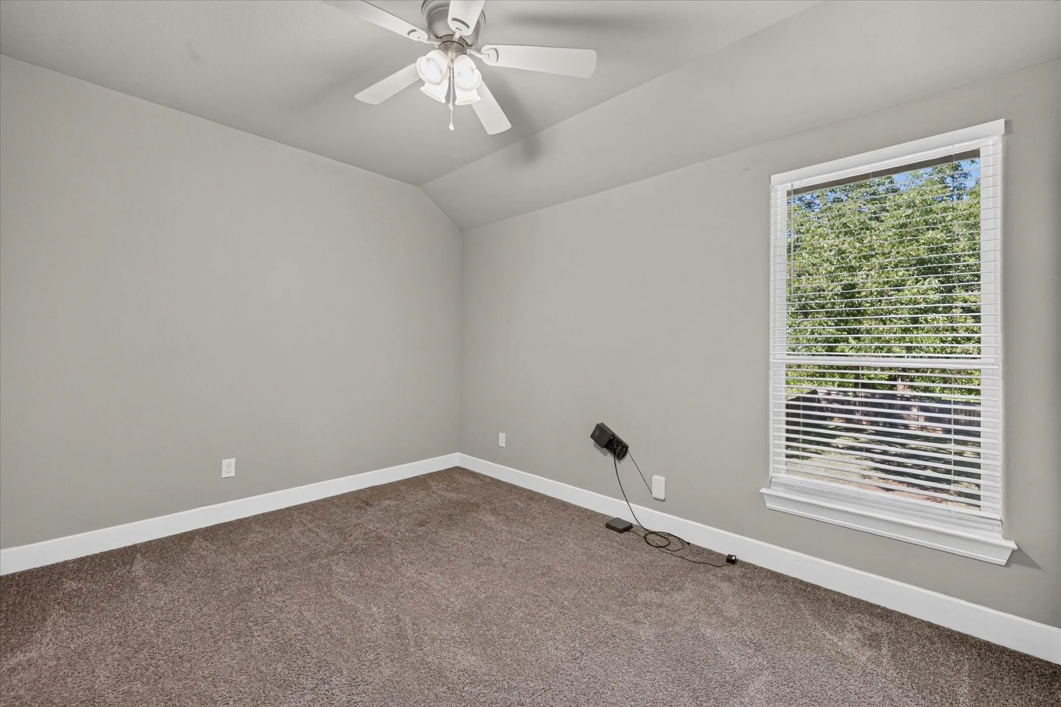 Single Family Residence For Rent in Grayson County , 423 W Monterey Street, Denison, Texas 75020, 3 Bedroom, 3 Bathroom, 1 Garage spaces, 1,560 Sqft, built in 2023, mls#21397052, Real Estate Agent in Denison, Homes For Rent in Grayson county, Homes For Rent in Denison, Realtor in Denison Texas, Real Estate Brokerage Independent Realty Texas, Luminita Cordes Realtor