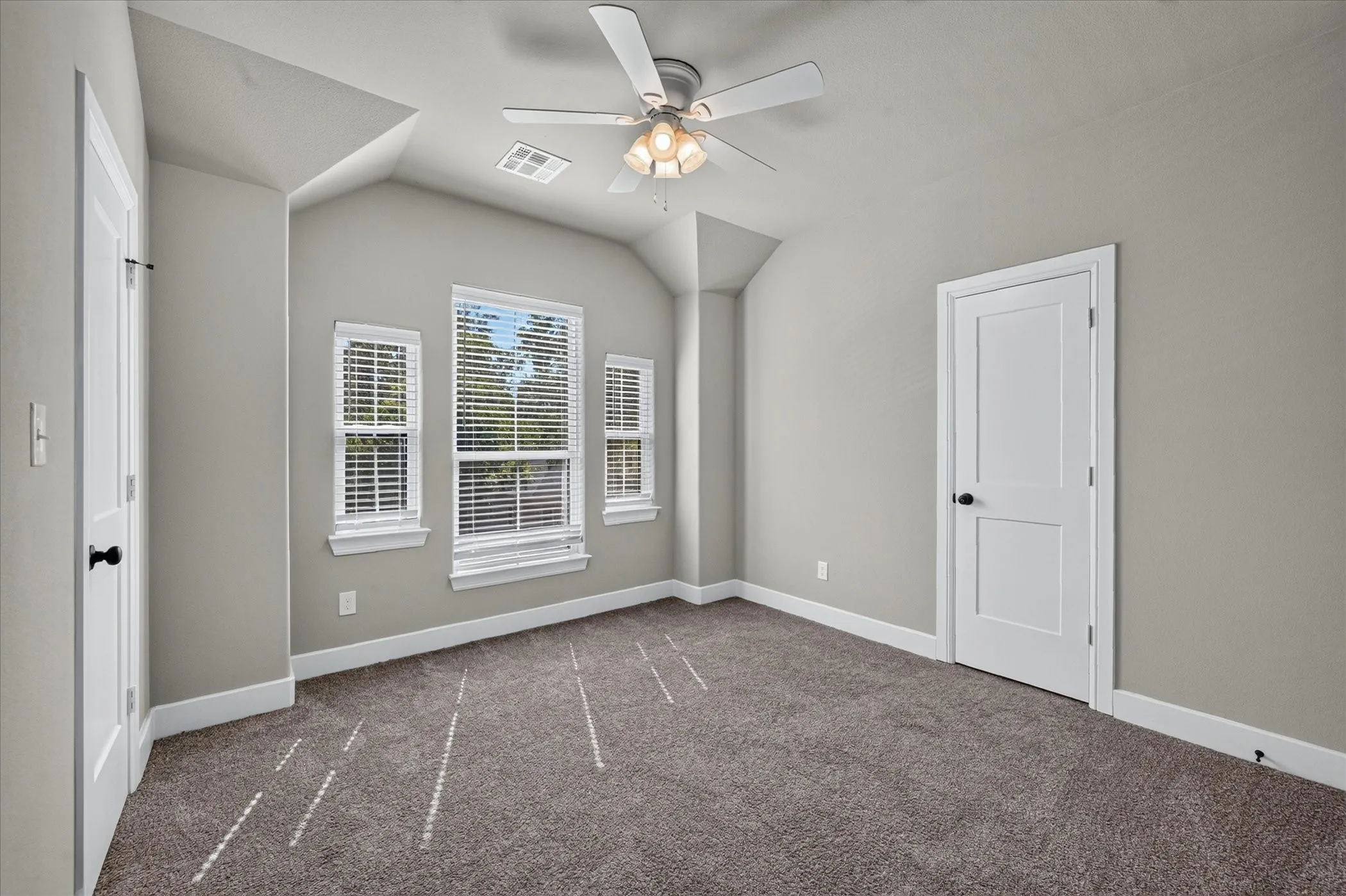 Single Family Residence For Rent in Grayson County , 423 W Monterey Street, Denison, Texas 75020, 3 Bedroom, 3 Bathroom, 1 Garage spaces, 1,560 Sqft, built in 2023, mls#21397052, Real Estate Agent in Denison, Homes For Rent in Grayson county, Homes For Rent in Denison, Realtor in Denison Texas, Real Estate Brokerage Independent Realty Texas, Luminita Cordes Realtor