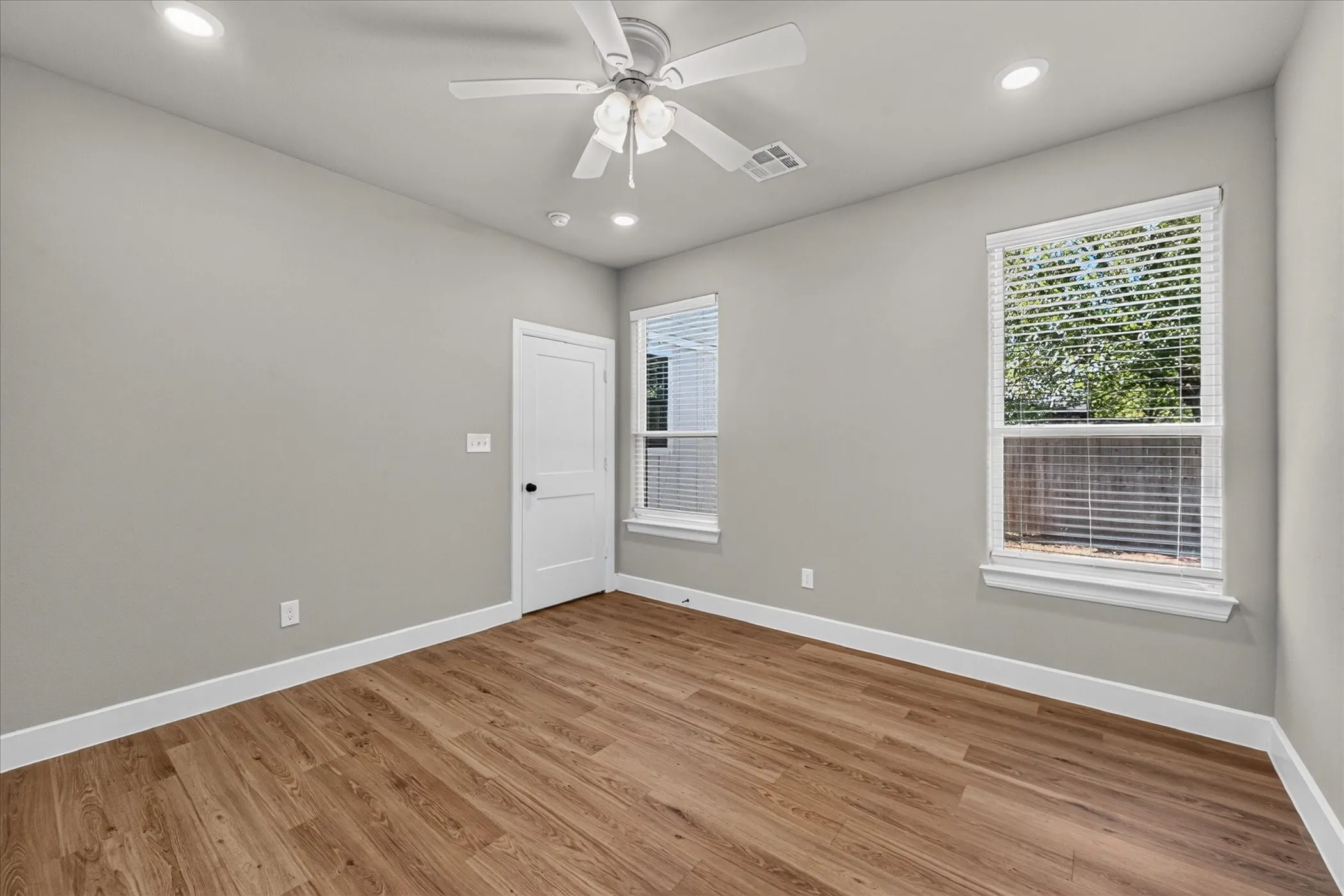 Single Family Residence For Rent in Grayson County , 423 W Monterey Street, Denison, Texas 75020, 3 Bedroom, 3 Bathroom, 1 Garage spaces, 1,560 Sqft, built in 2023, mls#21397052, Real Estate Agent in Denison, Homes For Rent in Grayson county, Homes For Rent in Denison, Realtor in Denison Texas, Real Estate Brokerage Independent Realty Texas, Luminita Cordes Realtor