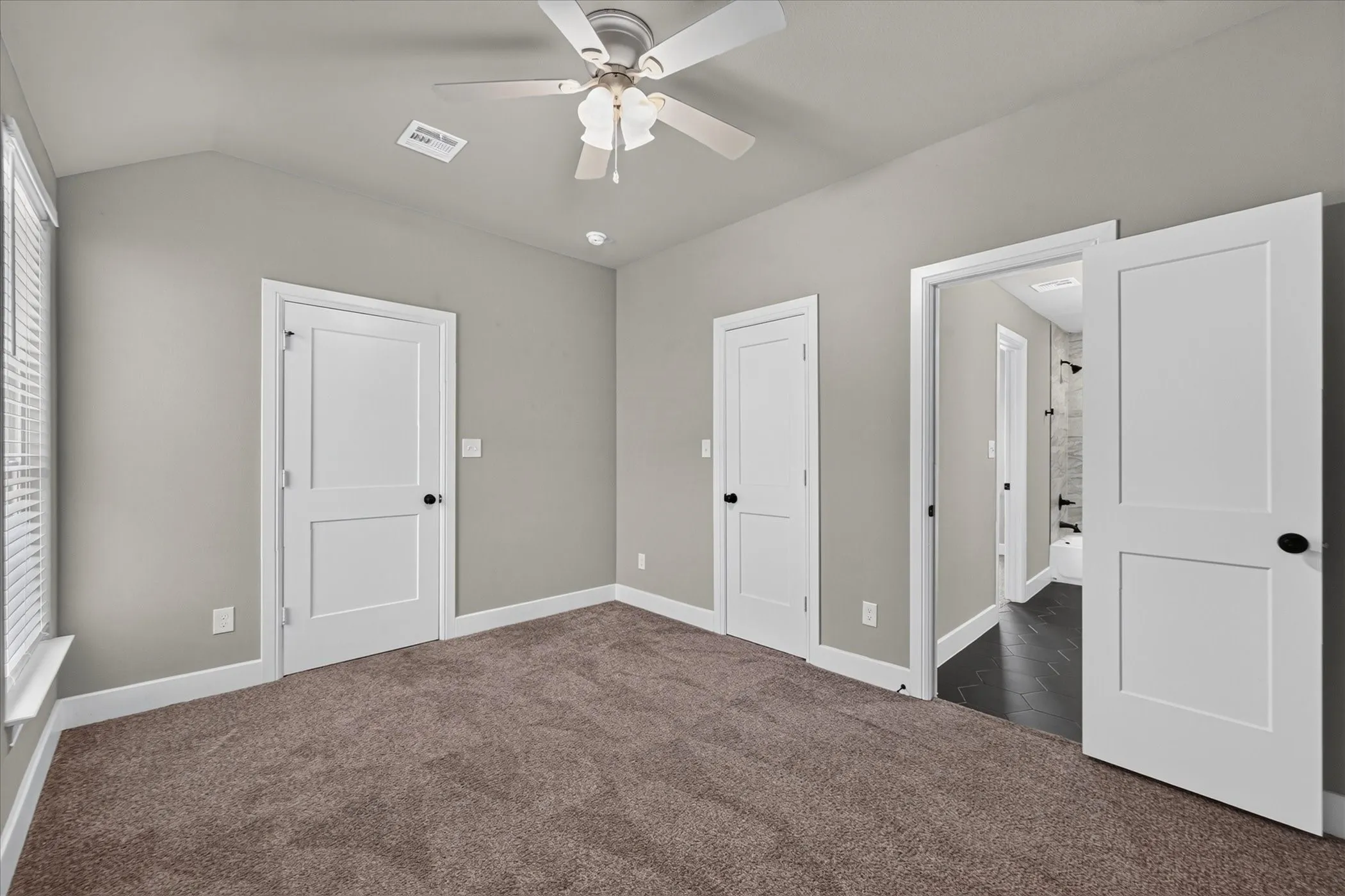 Single Family Residence For Rent in Grayson County , 423 W Monterey Street, Denison, Texas 75020, 3 Bedroom, 3 Bathroom, 1 Garage spaces, 1,560 Sqft, built in 2023, mls#21397052, Real Estate Agent in Denison, Homes For Rent in Grayson county, Homes For Rent in Denison, Realtor in Denison Texas, Real Estate Brokerage Independent Realty Texas, Luminita Cordes Realtor