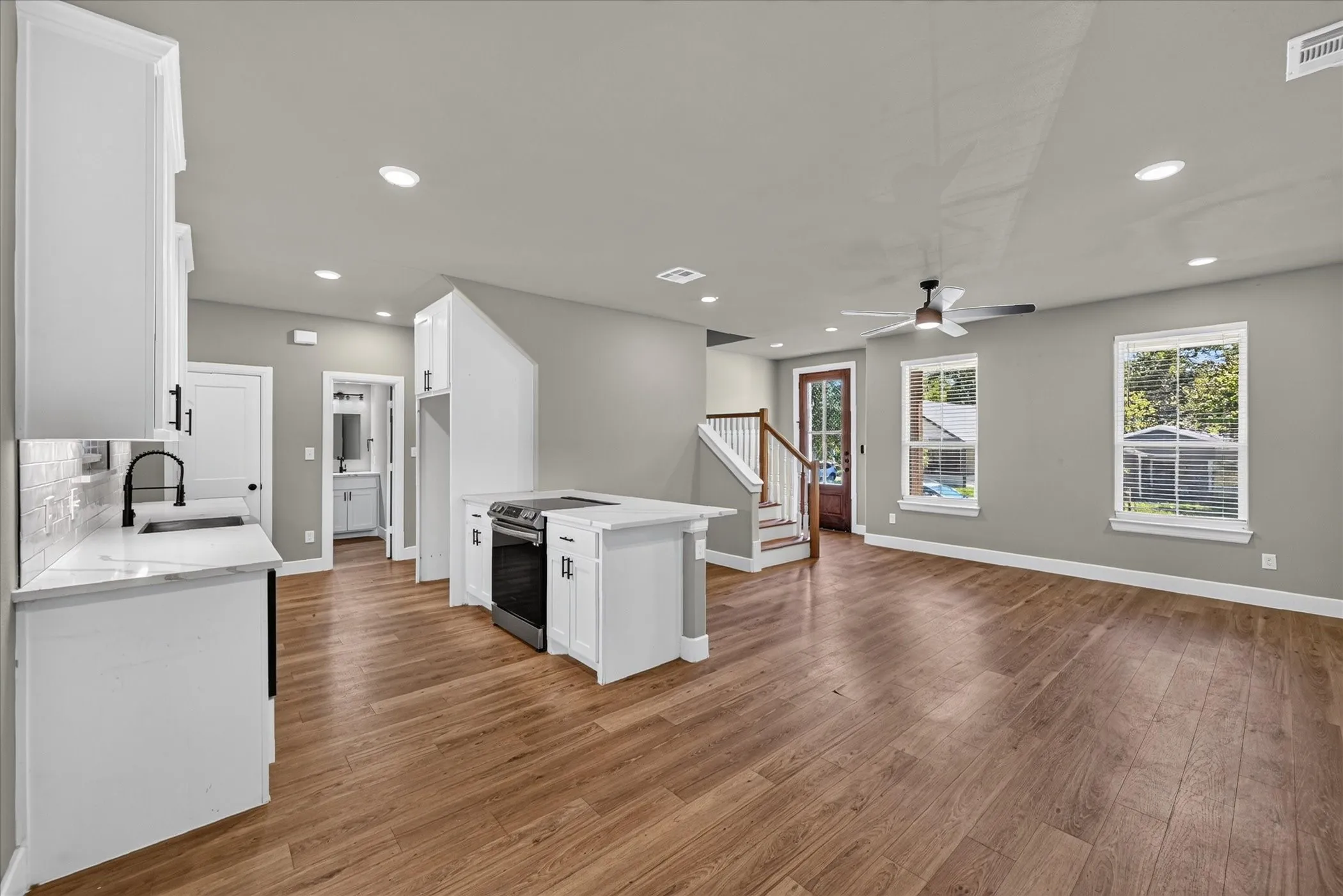 Single Family Residence For Rent in Grayson County , 423 W Monterey Street, Denison, Texas 75020, 3 Bedroom, 3 Bathroom, 1 Garage spaces, 1,560 Sqft, built in 2023, mls#21397052, Real Estate Agent in Denison, Homes For Rent in Grayson county, Homes For Rent in Denison, Realtor in Denison Texas, Real Estate Brokerage Independent Realty Texas, Luminita Cordes Realtor