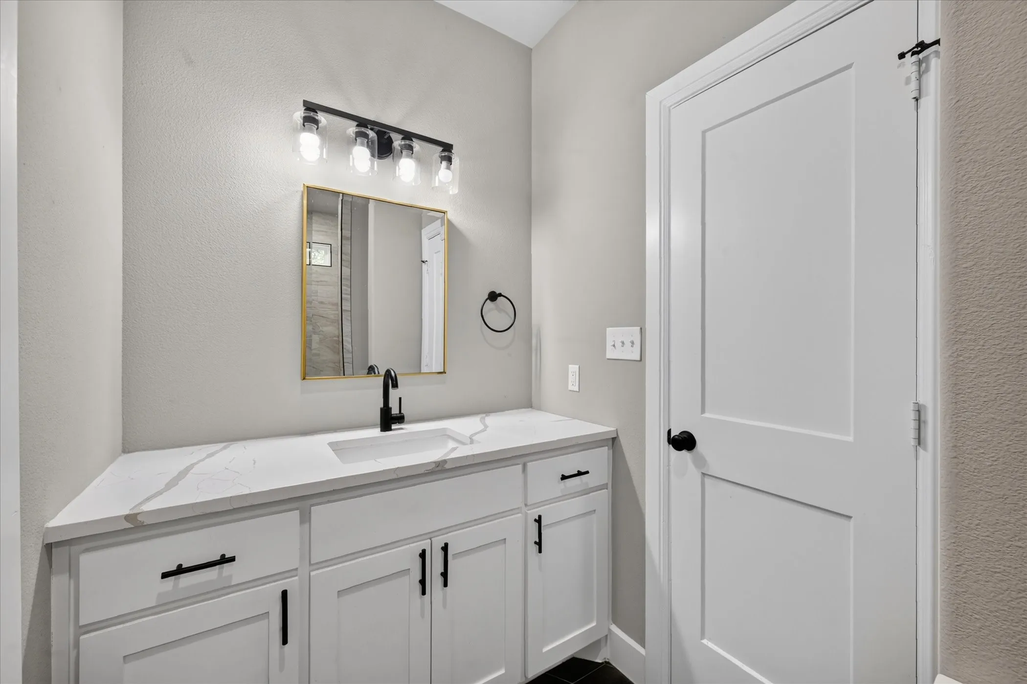 Single Family Residence For Rent in Grayson County , 423 W Monterey Street, Denison, Texas 75020, 3 Bedroom, 3 Bathroom, 1 Garage spaces, 1,560 Sqft, built in 2023, mls#21397052, Real Estate Agent in Denison, Homes For Rent in Grayson county, Homes For Rent in Denison, Realtor in Denison Texas, Real Estate Brokerage Independent Realty Texas, Luminita Cordes Realtor