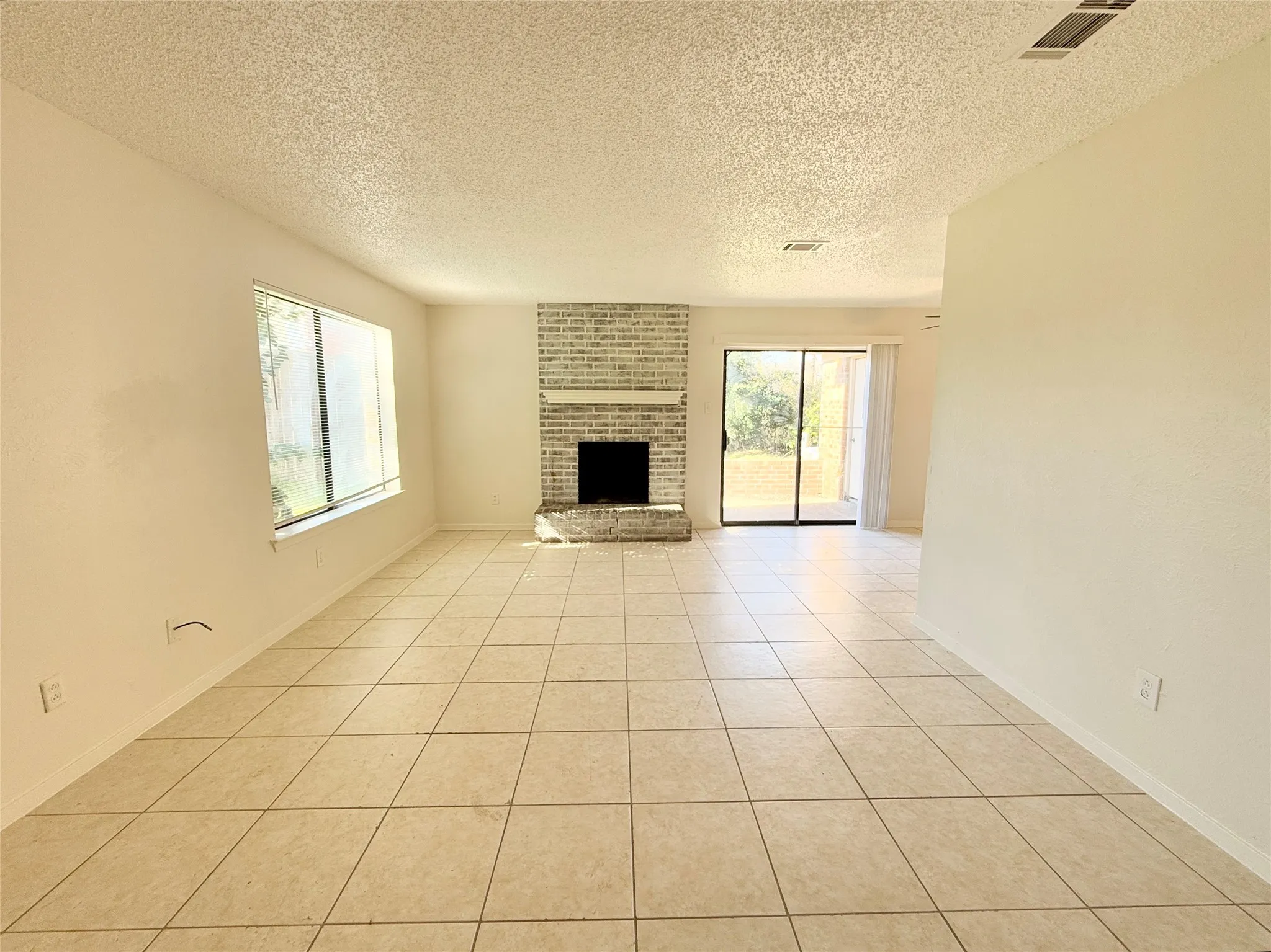 Quadruplex For Rent in Dallas County , 4001 N Garland Avenue 4, Garland, Texas 75040, 3 Bedroom, 2 Bathroom, Garage spaces, 1,038 Sqft, built in 1984, mls#21406139, Real Estate Agent in Garland, Homes For Rent in Dallas county, Homes For Rent in Garland, Realtor in Garland Texas, Real Estate Brokerage Independent Realty Texas, Luminita Cordes Realtor