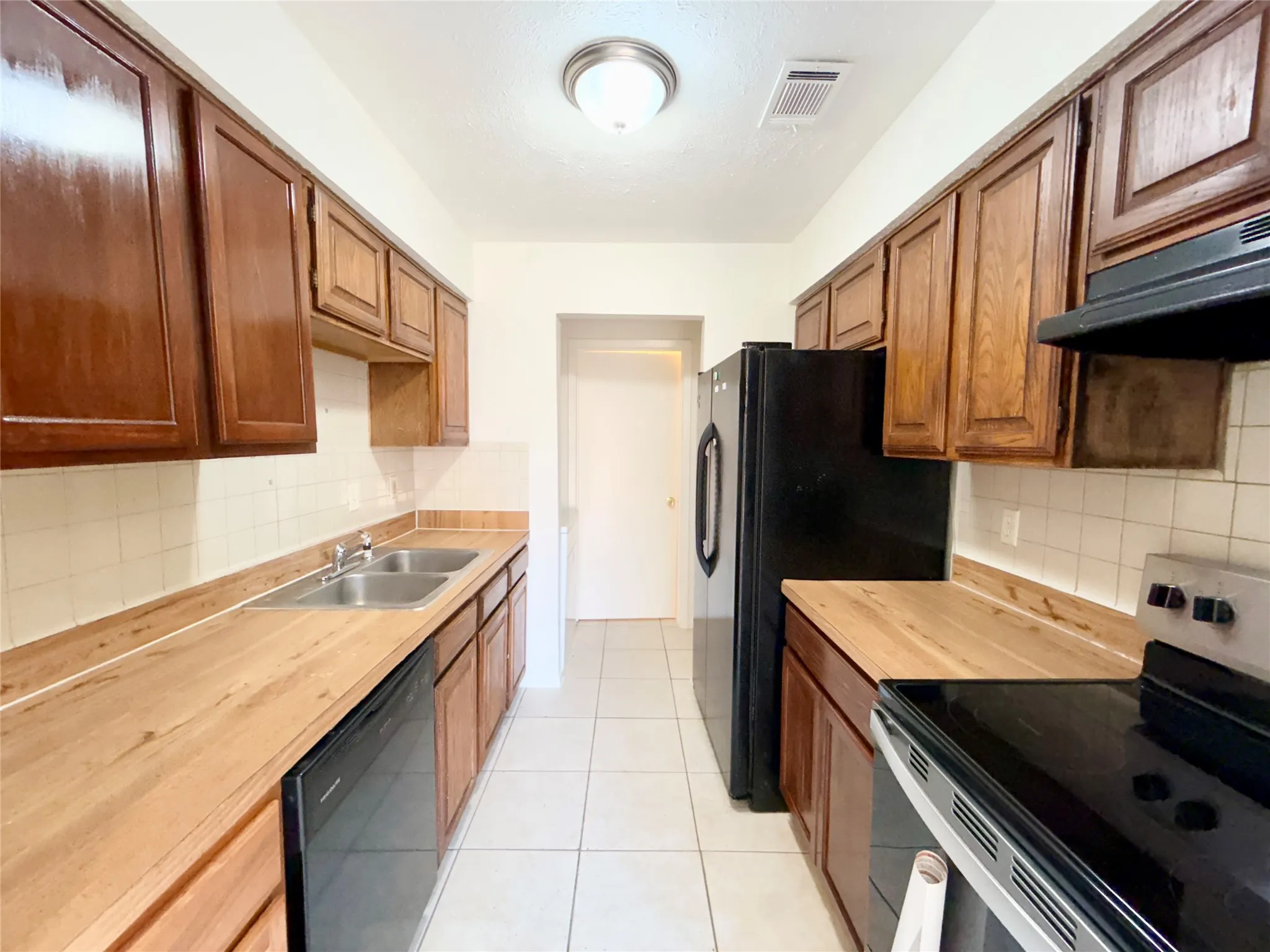 Quadruplex For Rent in Dallas County , 4001 N Garland Avenue 4, Garland, Texas 75040, 3 Bedroom, 2 Bathroom, Garage spaces, 1,038 Sqft, built in 1984, mls#21406139, Real Estate Agent in Garland, Homes For Rent in Dallas county, Homes For Rent in Garland, Realtor in Garland Texas, Real Estate Brokerage Independent Realty Texas, Luminita Cordes Realtor