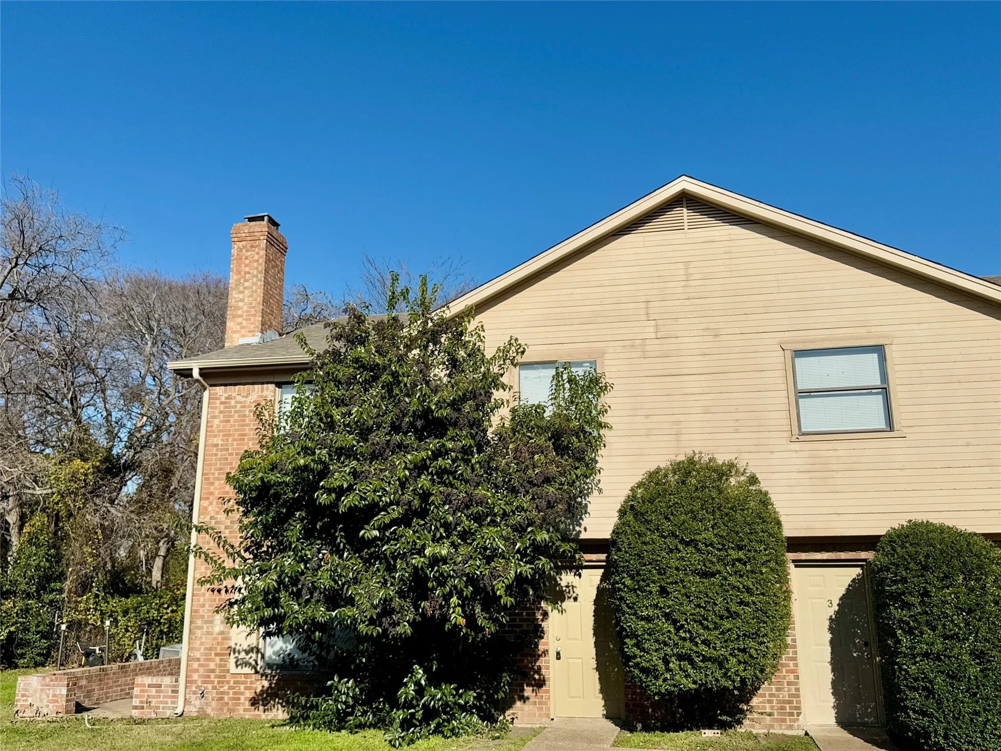 Quadruplex For Rent in Dallas County , 4001 N Garland Avenue 4, Garland, Texas 75040, 3 Bedroom, 2 Bathroom, Garage spaces, 1,038 Sqft, built in 1984, mls#21406139, Real Estate Agent in Garland, Homes For Rent in Dallas county, Homes For Rent in Garland, Realtor in Garland Texas, Real Estate Brokerage Independent Realty Texas, Luminita Cordes Realtor