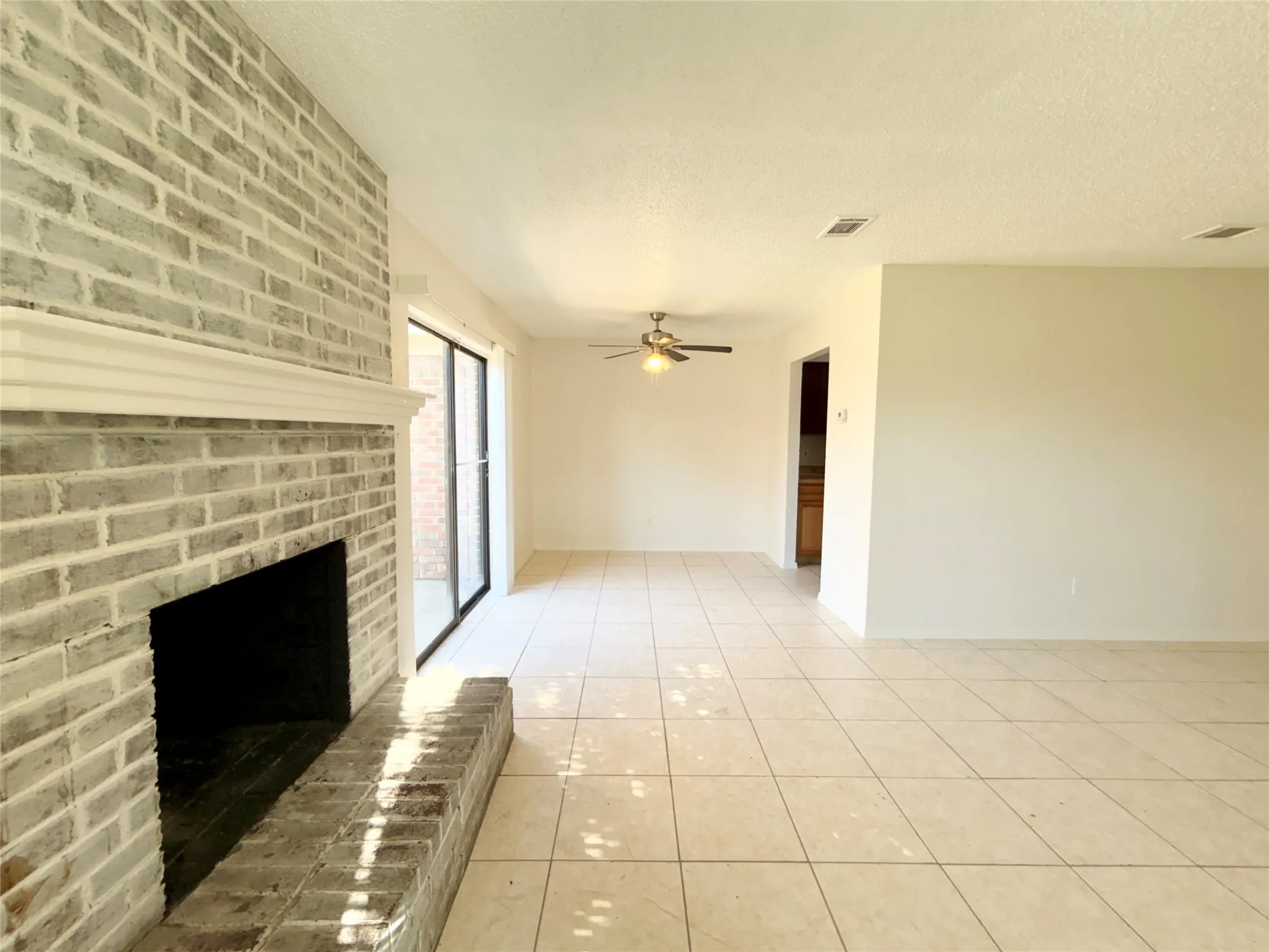 Quadruplex For Rent in Dallas County , 4001 N Garland Avenue 4, Garland, Texas 75040, 3 Bedroom, 2 Bathroom, Garage spaces, 1,038 Sqft, built in 1984, mls#21406139, Real Estate Agent in Garland, Homes For Rent in Dallas county, Homes For Rent in Garland, Realtor in Garland Texas, Real Estate Brokerage Independent Realty Texas, Luminita Cordes Realtor