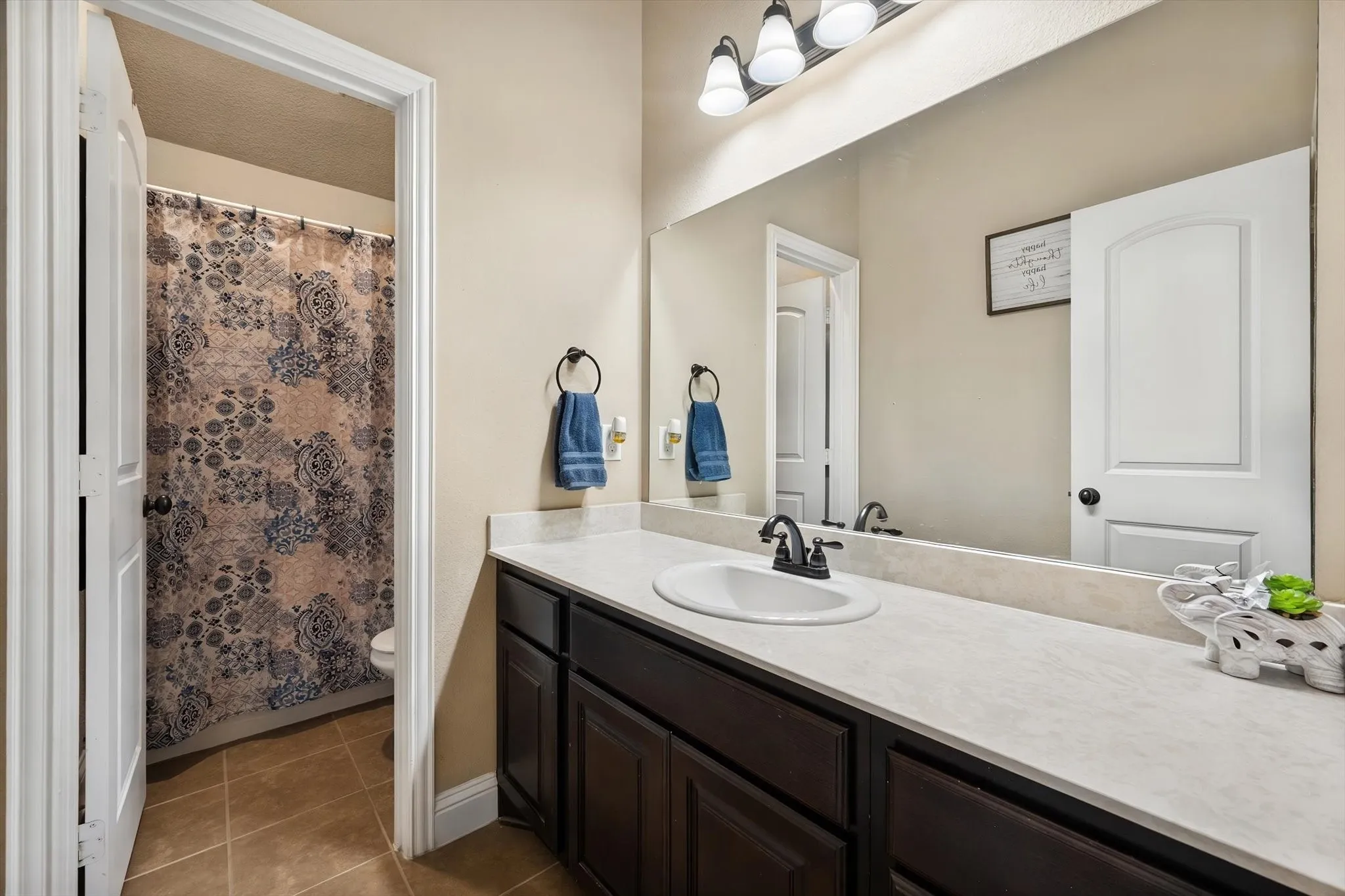 Single Family Residence For Sale in Kaufman County , 133 Haymeadow Drive, Crandall, Texas 75114, 4 Bedroom, 2 Bathroom, 2 Garage spaces, 2,288 Sqft, built in 2017, mls#21406062, Real Estate Agent in Crandall, Homes For Sale in Kaufman county, Homes For Sale in Crandall, Realtor in Crandall Texas, Real Estate Brokerage Independent Realty Texas, Luminita Cordes Realtor