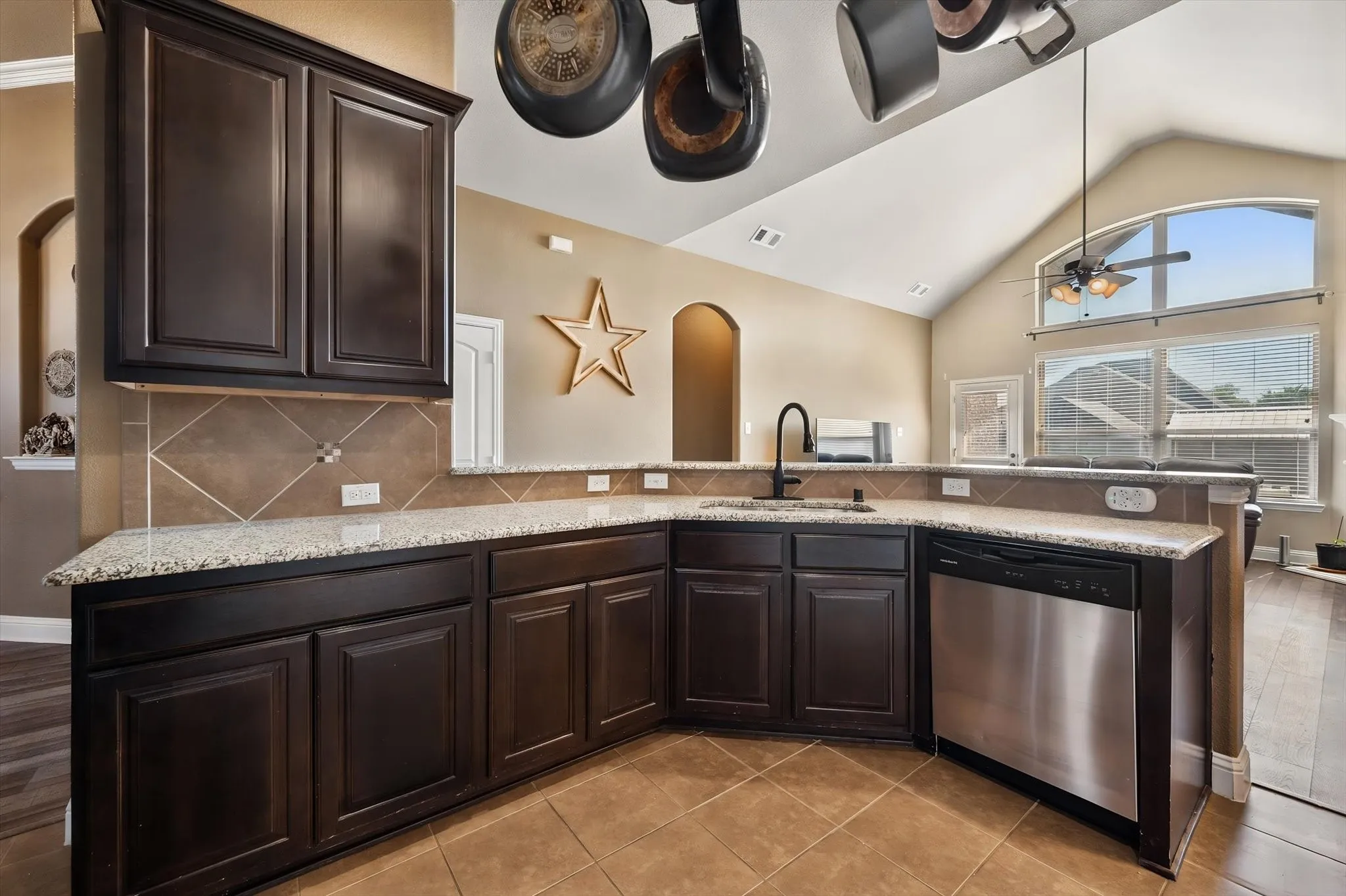 Single Family Residence For Sale in Kaufman County , 133 Haymeadow Drive, Crandall, Texas 75114, 4 Bedroom, 2 Bathroom, 2 Garage spaces, 2,288 Sqft, built in 2017, mls#21406062, Real Estate Agent in Crandall, Homes For Sale in Kaufman county, Homes For Sale in Crandall, Realtor in Crandall Texas, Real Estate Brokerage Independent Realty Texas, Luminita Cordes Realtor