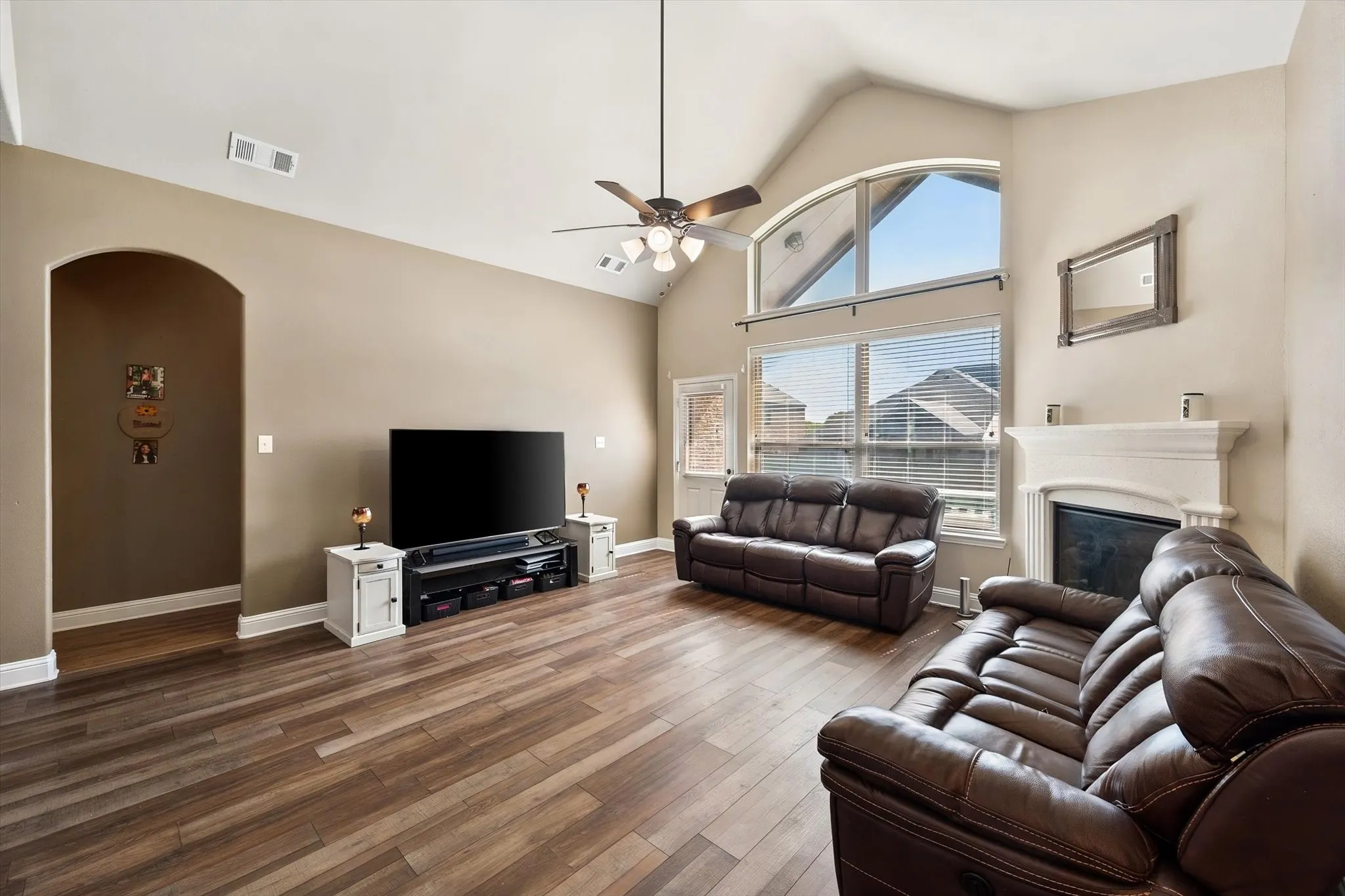 Single Family Residence For Sale in Kaufman County , 133 Haymeadow Drive, Crandall, Texas 75114, 4 Bedroom, 2 Bathroom, 2 Garage spaces, 2,288 Sqft, built in 2017, mls#21406062, Real Estate Agent in Crandall, Homes For Sale in Kaufman county, Homes For Sale in Crandall, Realtor in Crandall Texas, Real Estate Brokerage Independent Realty Texas, Luminita Cordes Realtor