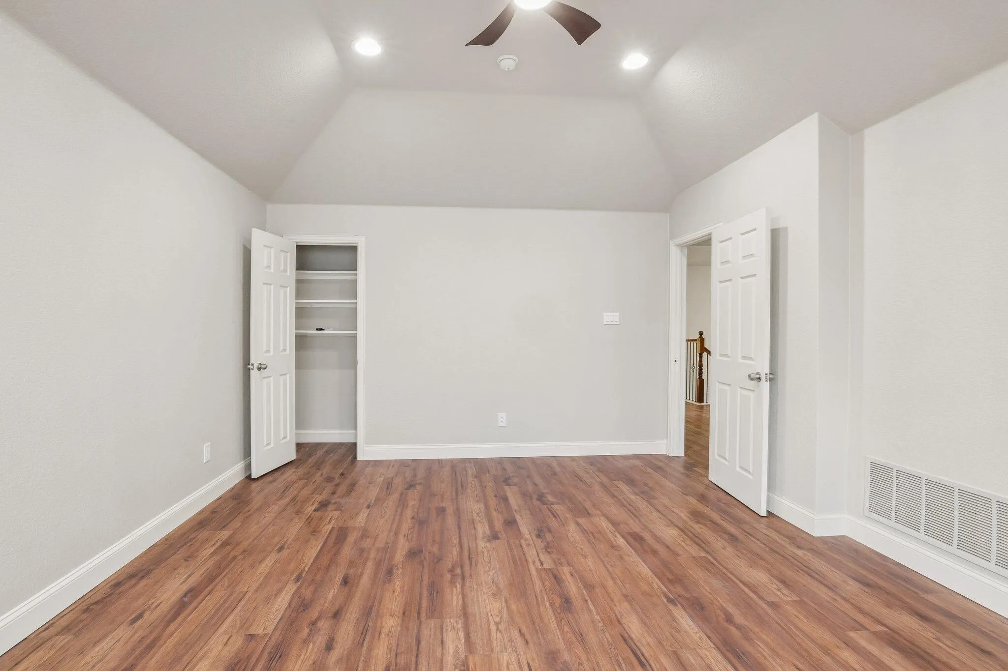 Single Family Residence For Sale in Collin County , 6412 Falcon Ridge Lane, Mc Kinney, Texas 75071, 5 Bedroom, 4 Bathroom, 2 Garage spaces, 3,389 Sqft, built in 2007, mls#21406133, Real Estate Agent in Mc Kinney, Homes For Sale in Collin county, Homes For Sale in Mc Kinney, Realtor in Mc Kinney Texas, Real Estate Brokerage Independent Realty Texas, Luminita Cordes Realtor