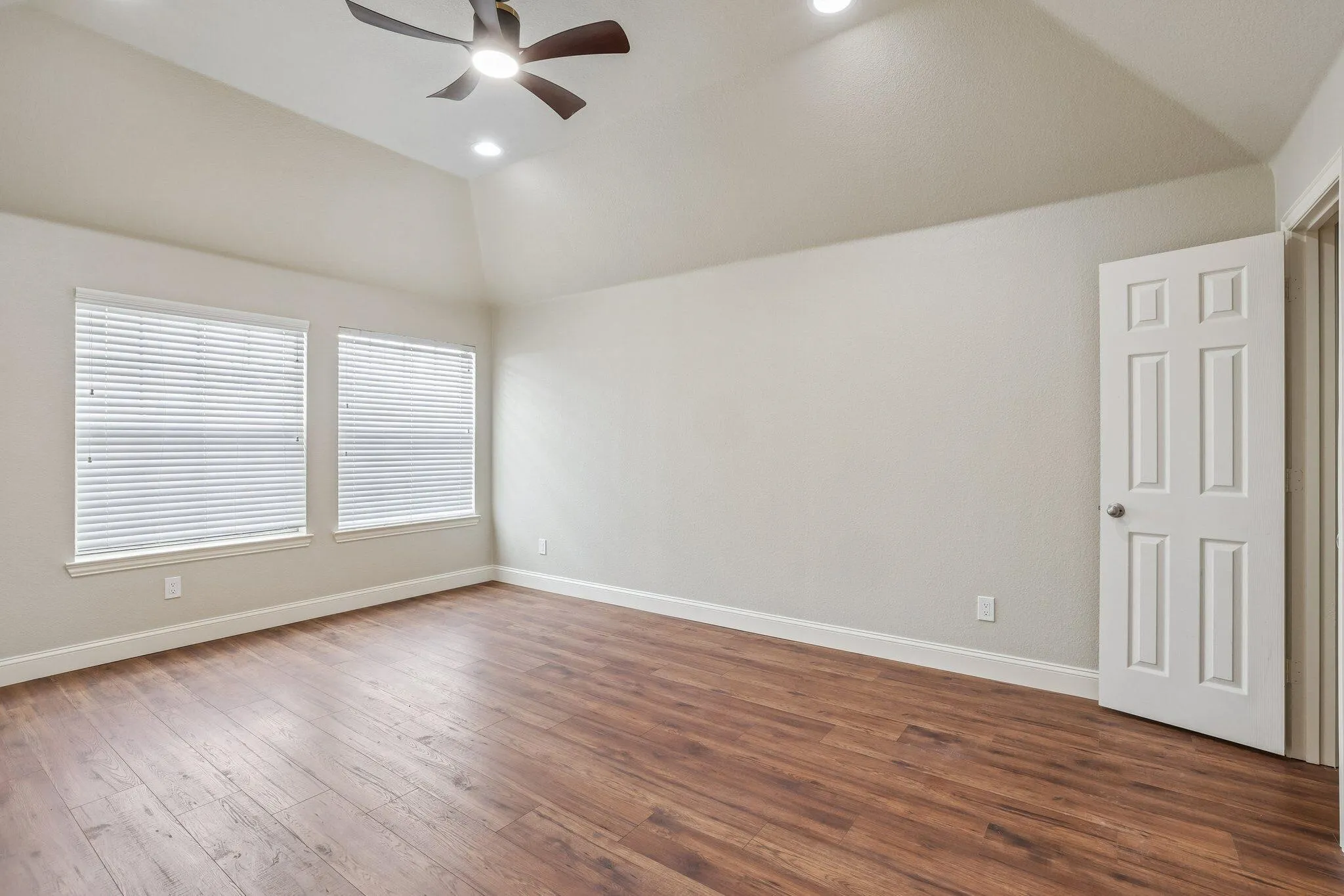 Single Family Residence For Sale in Collin County , 6412 Falcon Ridge Lane, Mc Kinney, Texas 75071, 5 Bedroom, 4 Bathroom, 2 Garage spaces, 3,389 Sqft, built in 2007, mls#21406133, Real Estate Agent in Mc Kinney, Homes For Sale in Collin county, Homes For Sale in Mc Kinney, Realtor in Mc Kinney Texas, Real Estate Brokerage Independent Realty Texas, Luminita Cordes Realtor