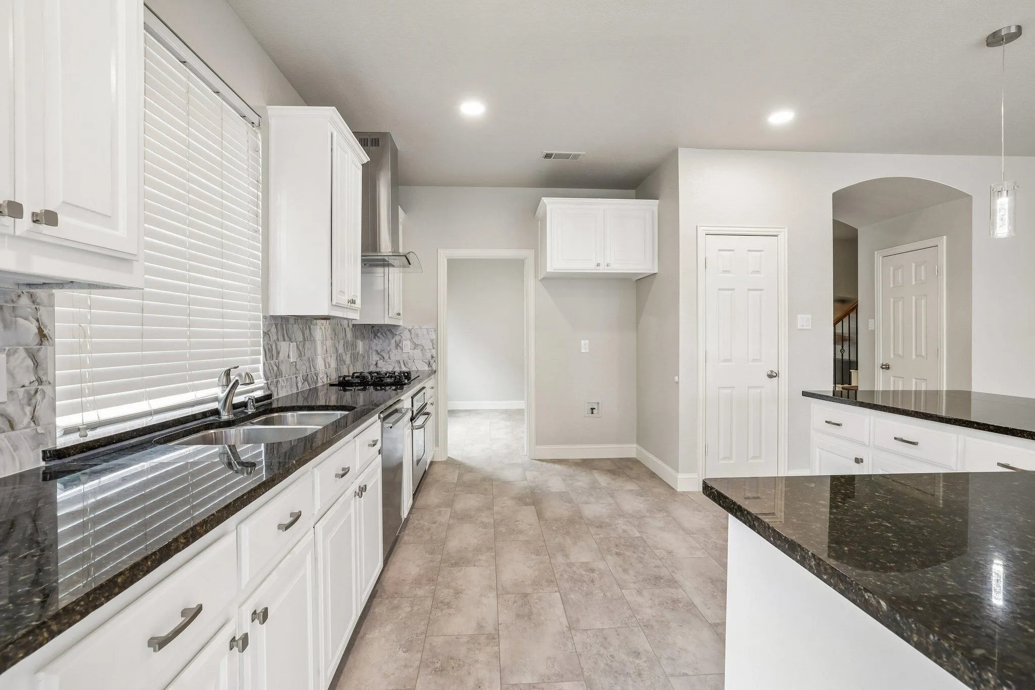 Single Family Residence For Sale in Collin County , 6412 Falcon Ridge Lane, Mc Kinney, Texas 75071, 5 Bedroom, 4 Bathroom, 2 Garage spaces, 3,389 Sqft, built in 2007, mls#21406133, Real Estate Agent in Mc Kinney, Homes For Sale in Collin county, Homes For Sale in Mc Kinney, Realtor in Mc Kinney Texas, Real Estate Brokerage Independent Realty Texas, Luminita Cordes Realtor