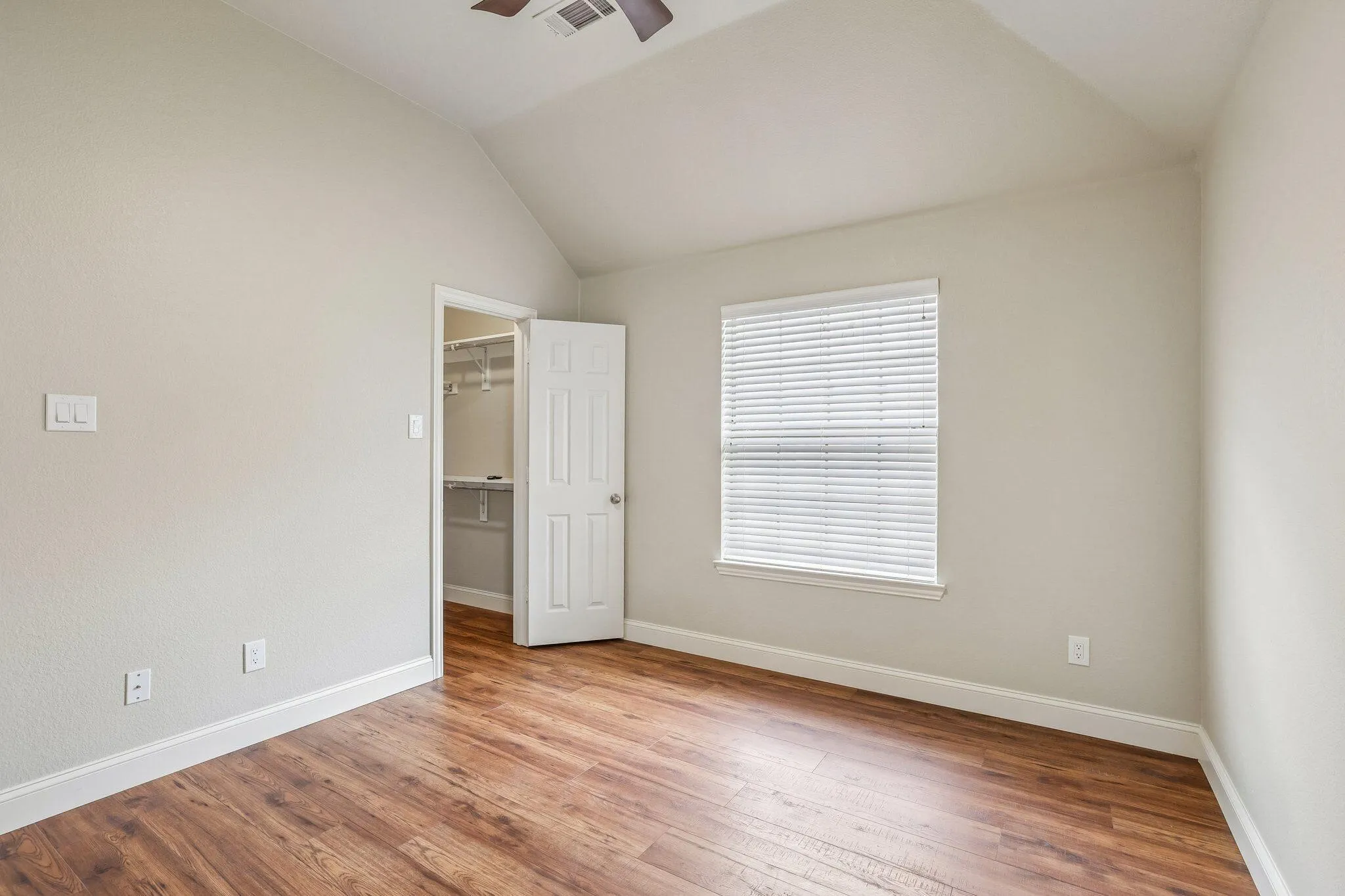Single Family Residence For Sale in Collin County , 6412 Falcon Ridge Lane, Mc Kinney, Texas 75071, 5 Bedroom, 4 Bathroom, 2 Garage spaces, 3,389 Sqft, built in 2007, mls#21406133, Real Estate Agent in Mc Kinney, Homes For Sale in Collin county, Homes For Sale in Mc Kinney, Realtor in Mc Kinney Texas, Real Estate Brokerage Independent Realty Texas, Luminita Cordes Realtor