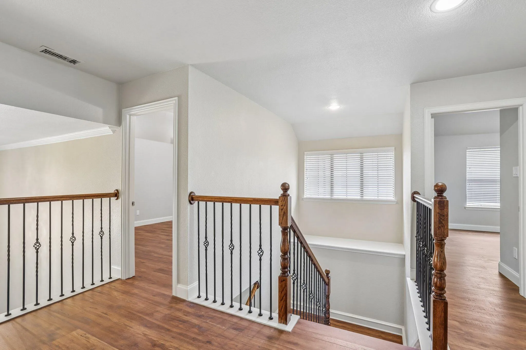 Single Family Residence For Sale in Collin County , 6412 Falcon Ridge Lane, Mc Kinney, Texas 75071, 5 Bedroom, 4 Bathroom, 2 Garage spaces, 3,389 Sqft, built in 2007, mls#21406133, Real Estate Agent in Mc Kinney, Homes For Sale in Collin county, Homes For Sale in Mc Kinney, Realtor in Mc Kinney Texas, Real Estate Brokerage Independent Realty Texas, Luminita Cordes Realtor