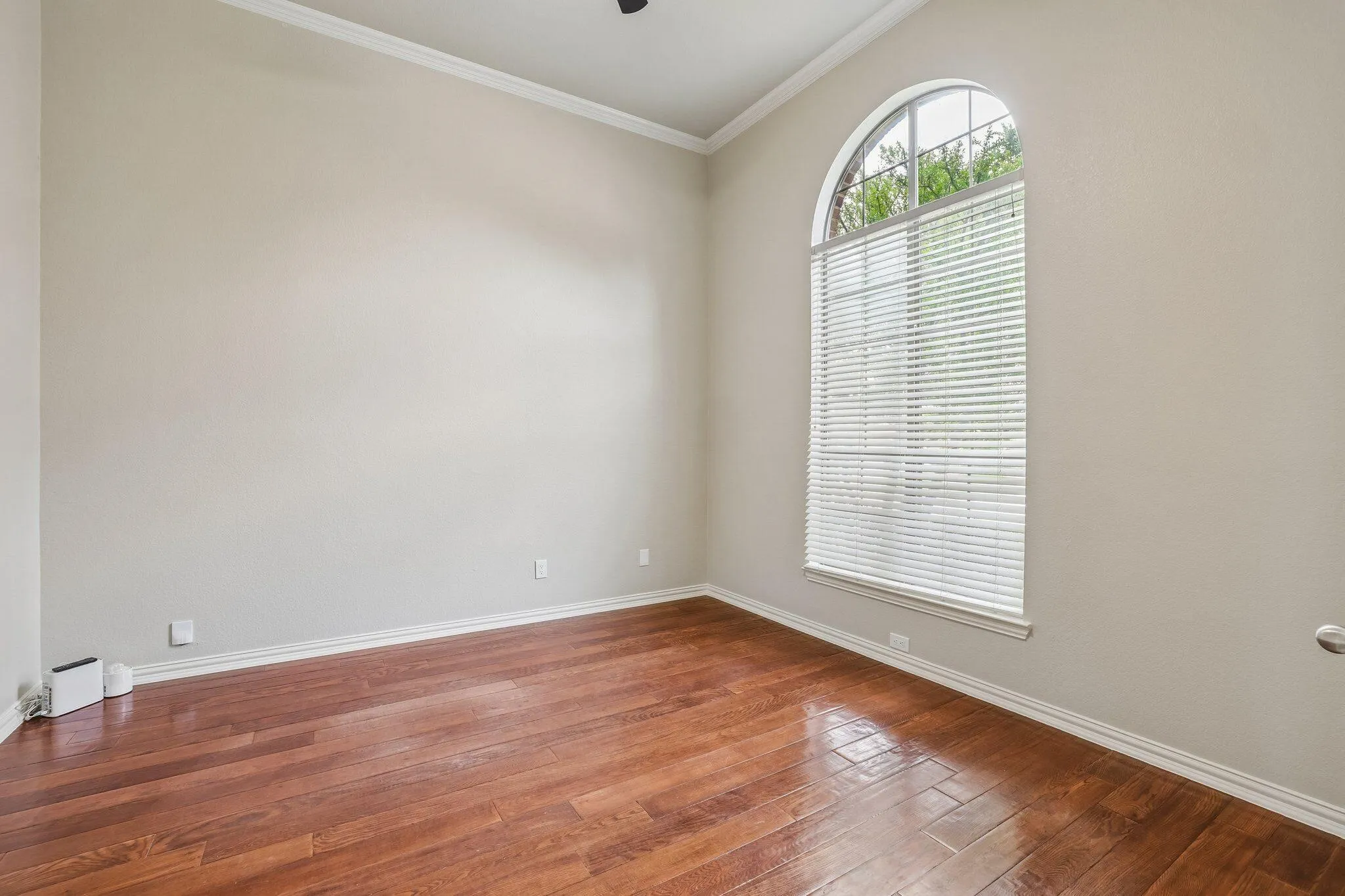 Single Family Residence For Sale in Collin County , 6412 Falcon Ridge Lane, Mc Kinney, Texas 75071, 5 Bedroom, 4 Bathroom, 2 Garage spaces, 3,389 Sqft, built in 2007, mls#21406133, Real Estate Agent in Mc Kinney, Homes For Sale in Collin county, Homes For Sale in Mc Kinney, Realtor in Mc Kinney Texas, Real Estate Brokerage Independent Realty Texas, Luminita Cordes Realtor