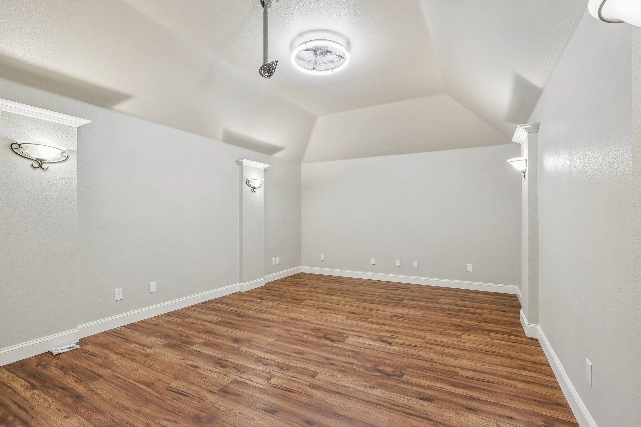 Single Family Residence For Sale in Collin County , 6412 Falcon Ridge Lane, Mc Kinney, Texas 75071, 5 Bedroom, 4 Bathroom, 2 Garage spaces, 3,389 Sqft, built in 2007, mls#21406133, Real Estate Agent in Mc Kinney, Homes For Sale in Collin county, Homes For Sale in Mc Kinney, Realtor in Mc Kinney Texas, Real Estate Brokerage Independent Realty Texas, Luminita Cordes Realtor