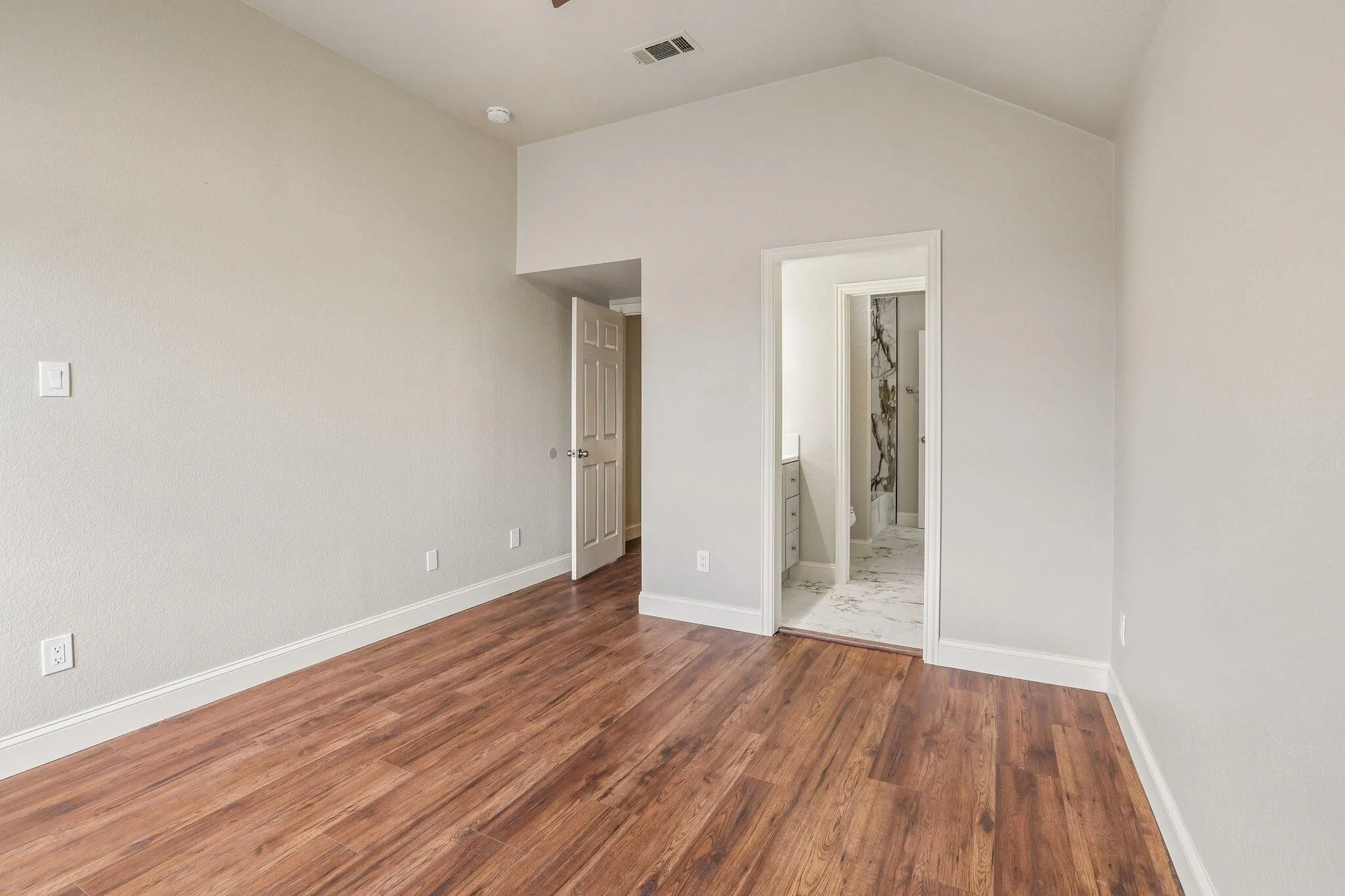 Single Family Residence For Sale in Collin County , 6412 Falcon Ridge Lane, Mc Kinney, Texas 75071, 5 Bedroom, 4 Bathroom, 2 Garage spaces, 3,389 Sqft, built in 2007, mls#21406133, Real Estate Agent in Mc Kinney, Homes For Sale in Collin county, Homes For Sale in Mc Kinney, Realtor in Mc Kinney Texas, Real Estate Brokerage Independent Realty Texas, Luminita Cordes Realtor