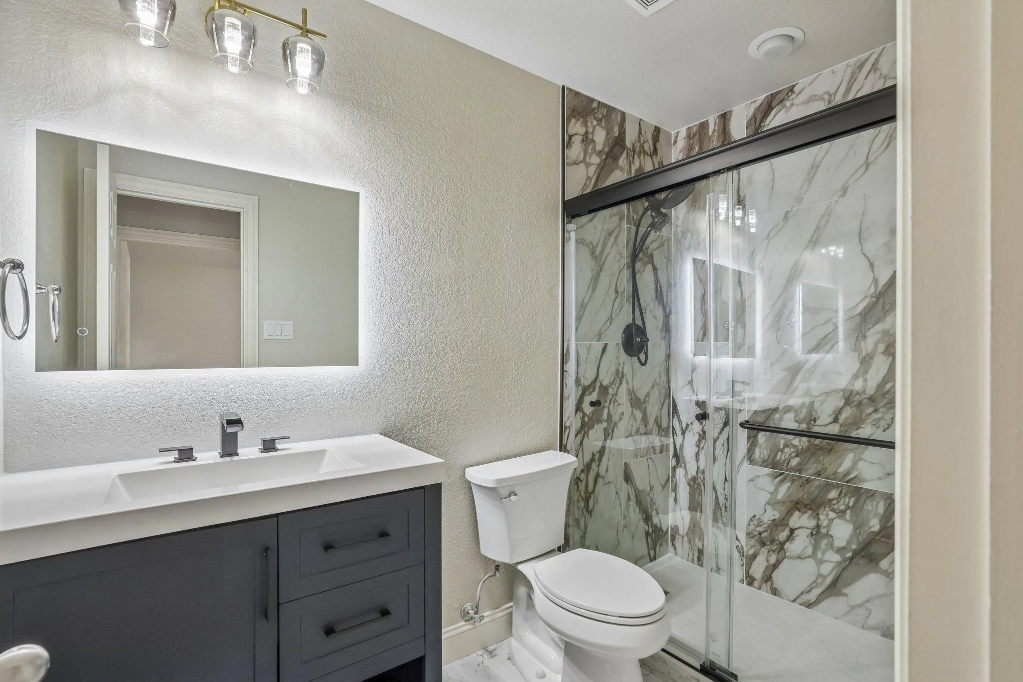 Single Family Residence For Sale in Collin County , 6412 Falcon Ridge Lane, Mc Kinney, Texas 75071, 5 Bedroom, 4 Bathroom, 2 Garage spaces, 3,389 Sqft, built in 2007, mls#21406133, Real Estate Agent in Mc Kinney, Homes For Sale in Collin county, Homes For Sale in Mc Kinney, Realtor in Mc Kinney Texas, Real Estate Brokerage Independent Realty Texas, Luminita Cordes Realtor