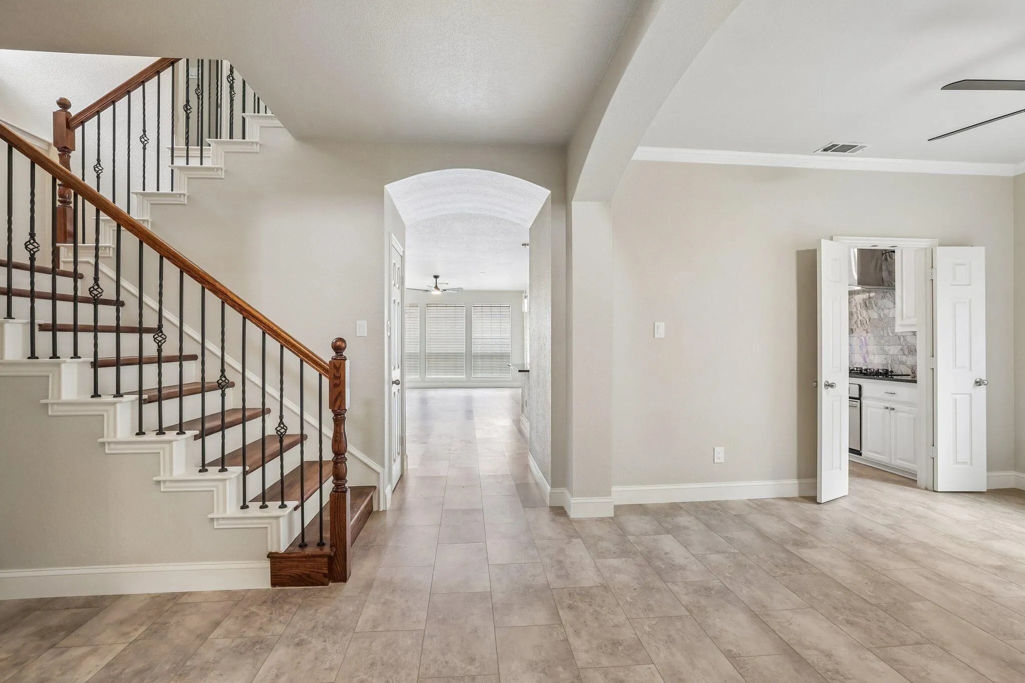Single Family Residence For Sale in Collin County , 6412 Falcon Ridge Lane, Mc Kinney, Texas 75071, 5 Bedroom, 4 Bathroom, 2 Garage spaces, 3,389 Sqft, built in 2007, mls#21406133, Real Estate Agent in Mc Kinney, Homes For Sale in Collin county, Homes For Sale in Mc Kinney, Realtor in Mc Kinney Texas, Real Estate Brokerage Independent Realty Texas, Luminita Cordes Realtor