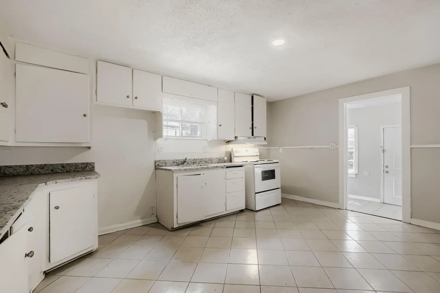 Single Family Residence For Rent in Grayson County , 1050 Dubois Street, Denison, Texas 75020, 3 Bedroom, 1 Bathroom, Garage spaces, 1,284 Sqft, built in 1945, mls#21406148, Real Estate Agent in Denison, Homes For Rent in Grayson county, Homes For Rent in Denison, Realtor in Denison Texas, Real Estate Brokerage Independent Realty Texas, Luminita Cordes Realtor