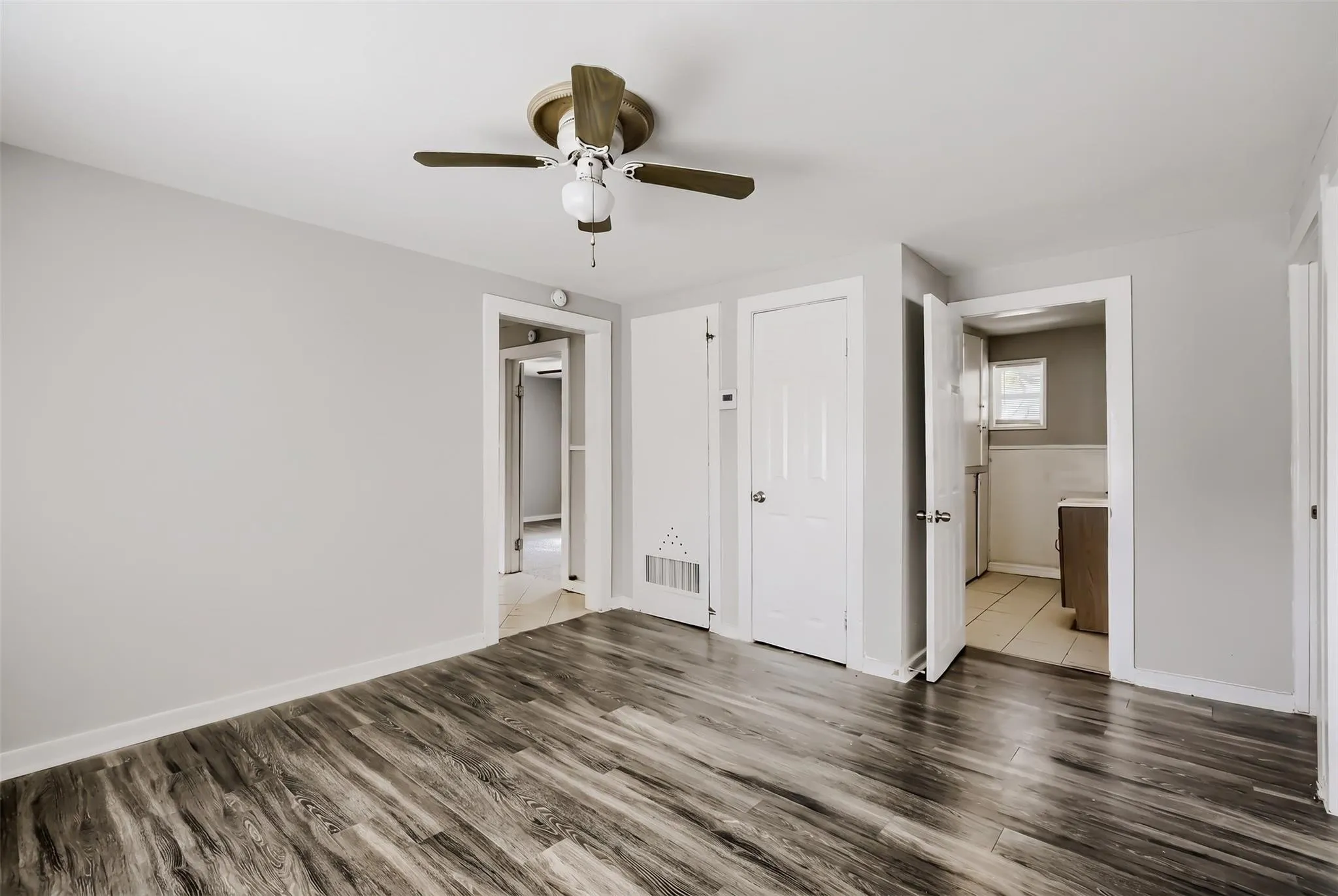 Single Family Residence For Rent in Grayson County , 1050 Dubois Street, Denison, Texas 75020, 3 Bedroom, 1 Bathroom, Garage spaces, 1,284 Sqft, built in 1945, mls#21406148, Real Estate Agent in Denison, Homes For Rent in Grayson county, Homes For Rent in Denison, Realtor in Denison Texas, Real Estate Brokerage Independent Realty Texas, Luminita Cordes Realtor