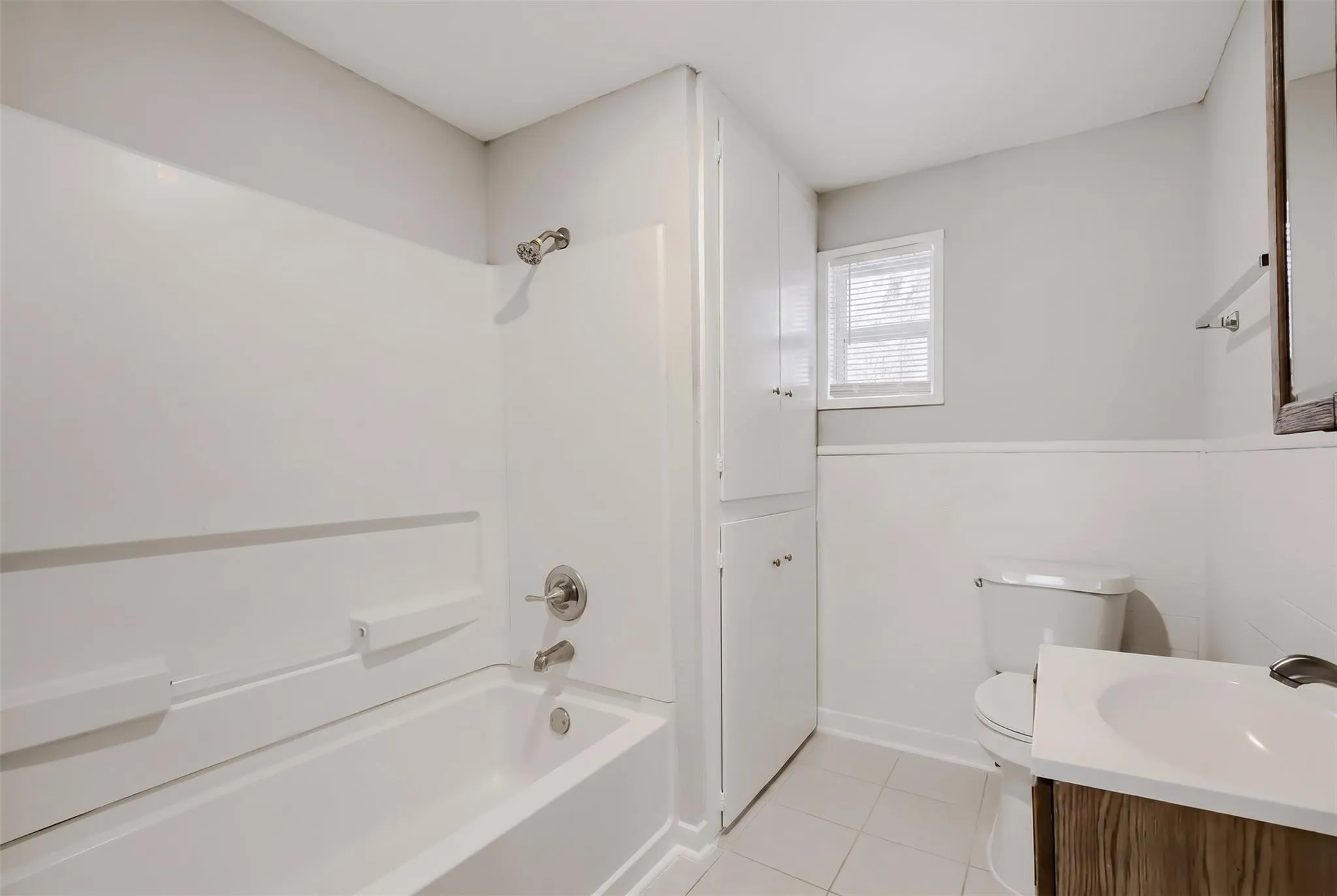 Single Family Residence For Rent in Grayson County , 1050 Dubois Street, Denison, Texas 75020, 3 Bedroom, 1 Bathroom, Garage spaces, 1,284 Sqft, built in 1945, mls#21406148, Real Estate Agent in Denison, Homes For Rent in Grayson county, Homes For Rent in Denison, Realtor in Denison Texas, Real Estate Brokerage Independent Realty Texas, Luminita Cordes Realtor