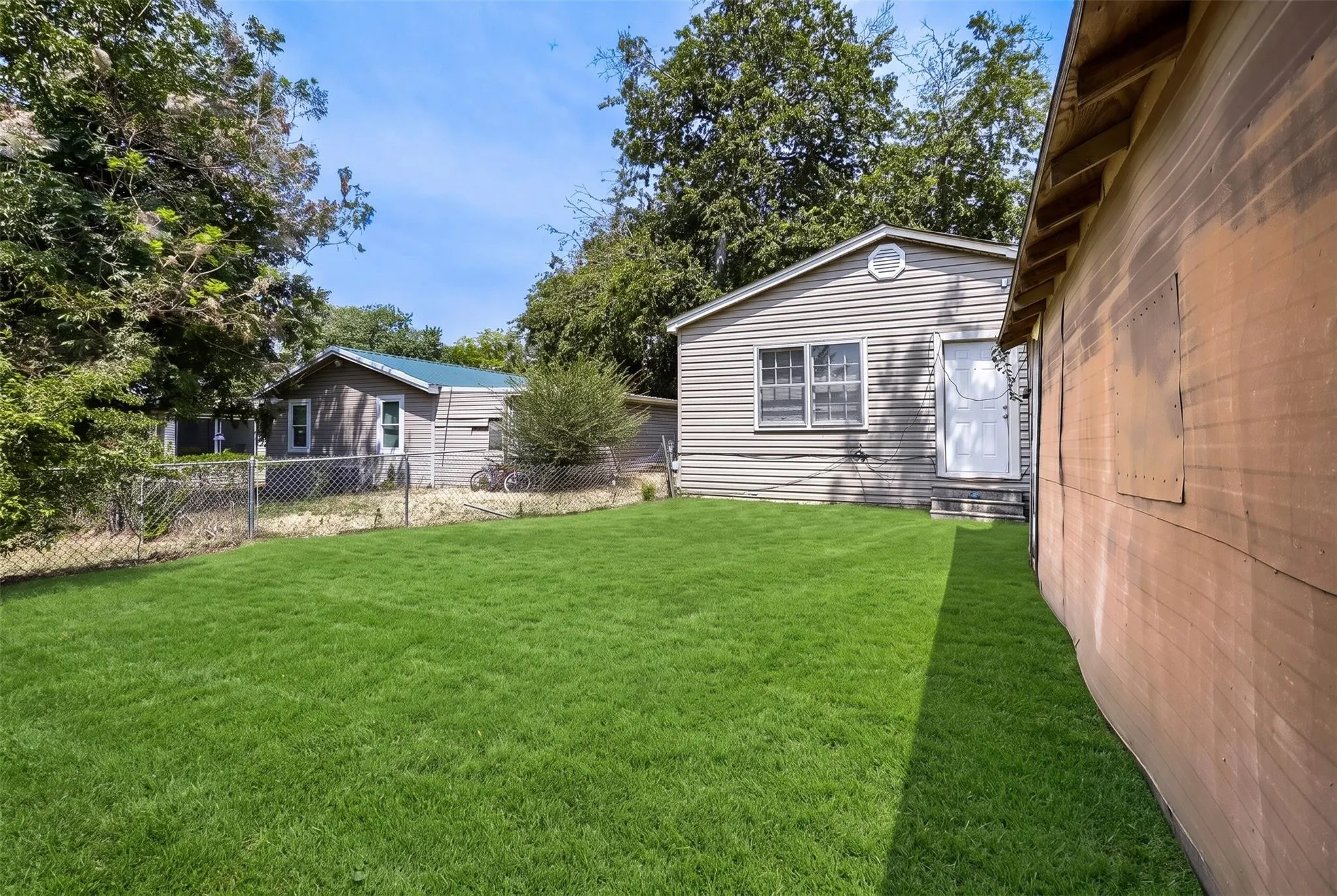 Single Family Residence For Rent in Grayson County , 1050 Dubois Street, Denison, Texas 75020, 3 Bedroom, 1 Bathroom, Garage spaces, 1,284 Sqft, built in 1945, mls#21406148, Real Estate Agent in Denison, Homes For Rent in Grayson county, Homes For Rent in Denison, Realtor in Denison Texas, Real Estate Brokerage Independent Realty Texas, Luminita Cordes Realtor