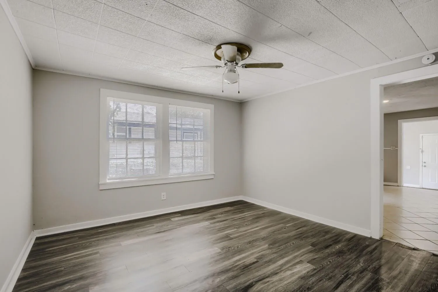 Single Family Residence For Rent in Grayson County , 1050 Dubois Street, Denison, Texas 75020, 3 Bedroom, 1 Bathroom, Garage spaces, 1,284 Sqft, built in 1945, mls#21406148, Real Estate Agent in Denison, Homes For Rent in Grayson county, Homes For Rent in Denison, Realtor in Denison Texas, Real Estate Brokerage Independent Realty Texas, Luminita Cordes Realtor