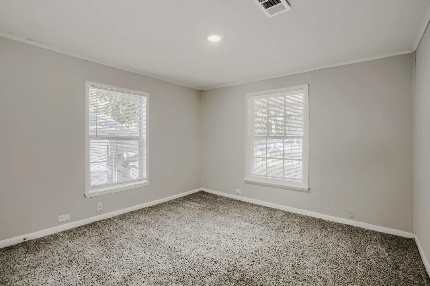 Single Family Residence For Rent in Grayson County , 1050 Dubois Street, Denison, Texas 75020, 3 Bedroom, 1 Bathroom, Garage spaces, 1,284 Sqft, built in 1945, mls#21406148, Real Estate Agent in Denison, Homes For Rent in Grayson county, Homes For Rent in Denison, Realtor in Denison Texas, Real Estate Brokerage Independent Realty Texas, Luminita Cordes Realtor